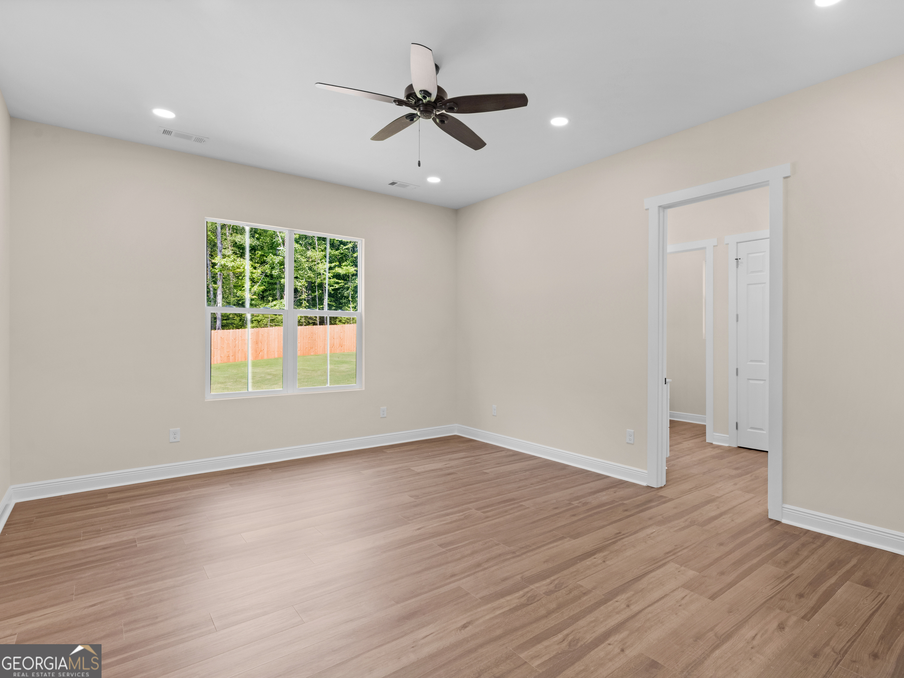 1019 Oakridge Drive