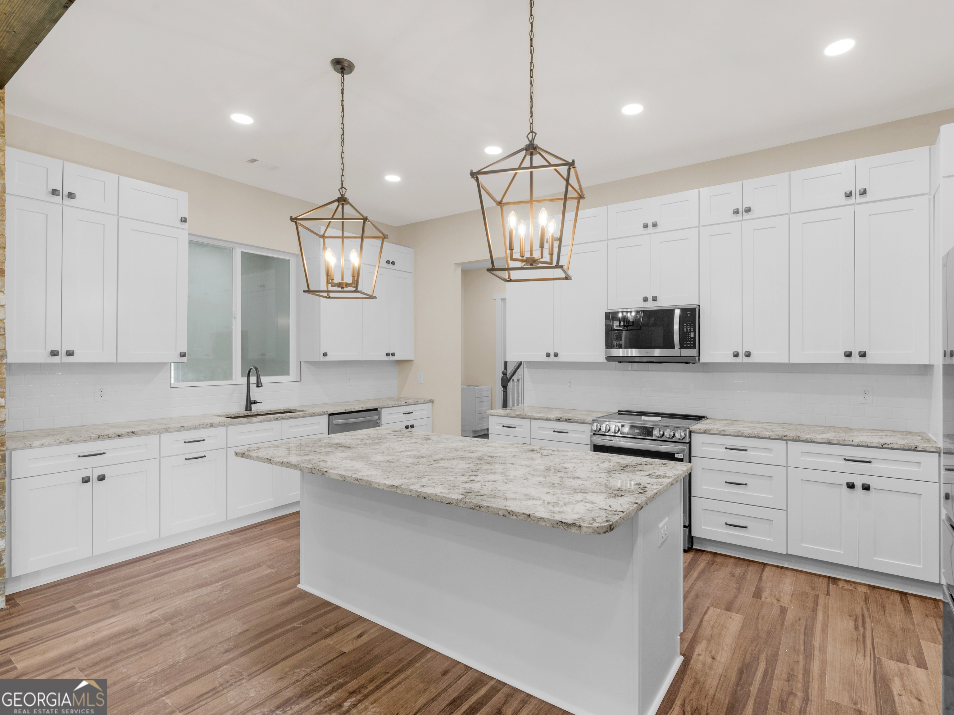 1019 Oakridge Drive