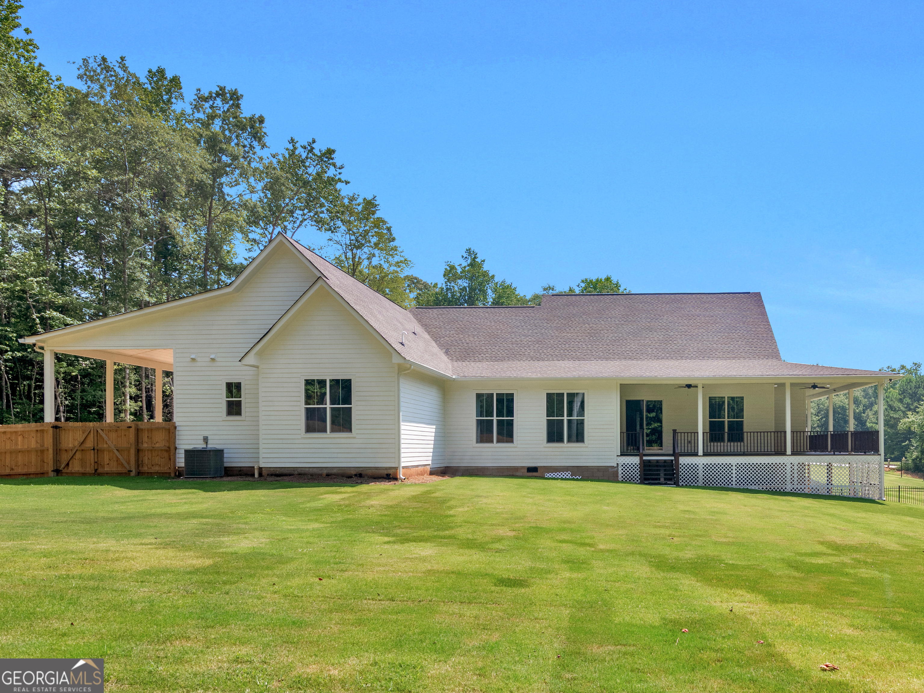 1019 Oakridge Drive