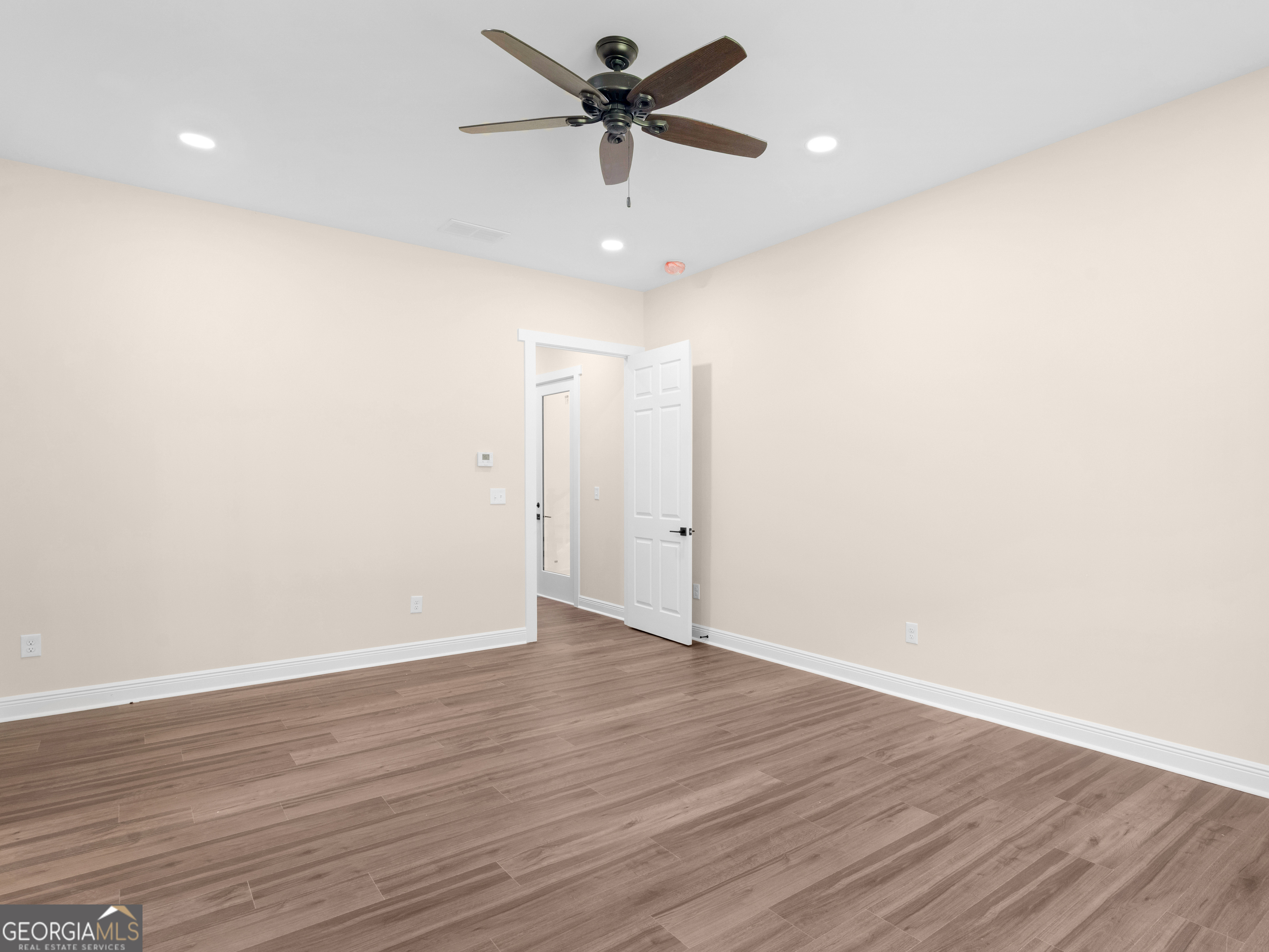 1019 Oakridge Drive