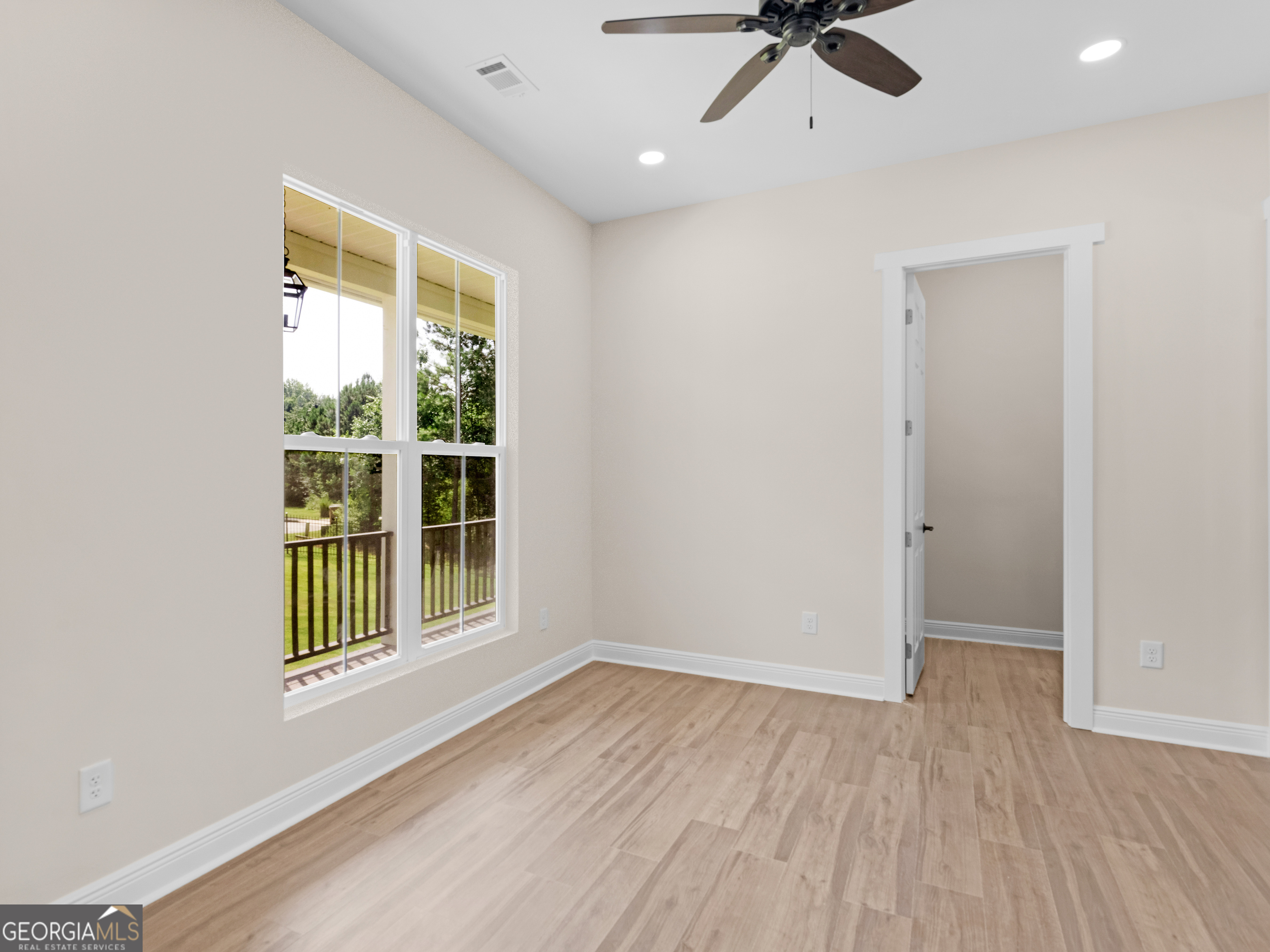 1019 Oakridge Drive