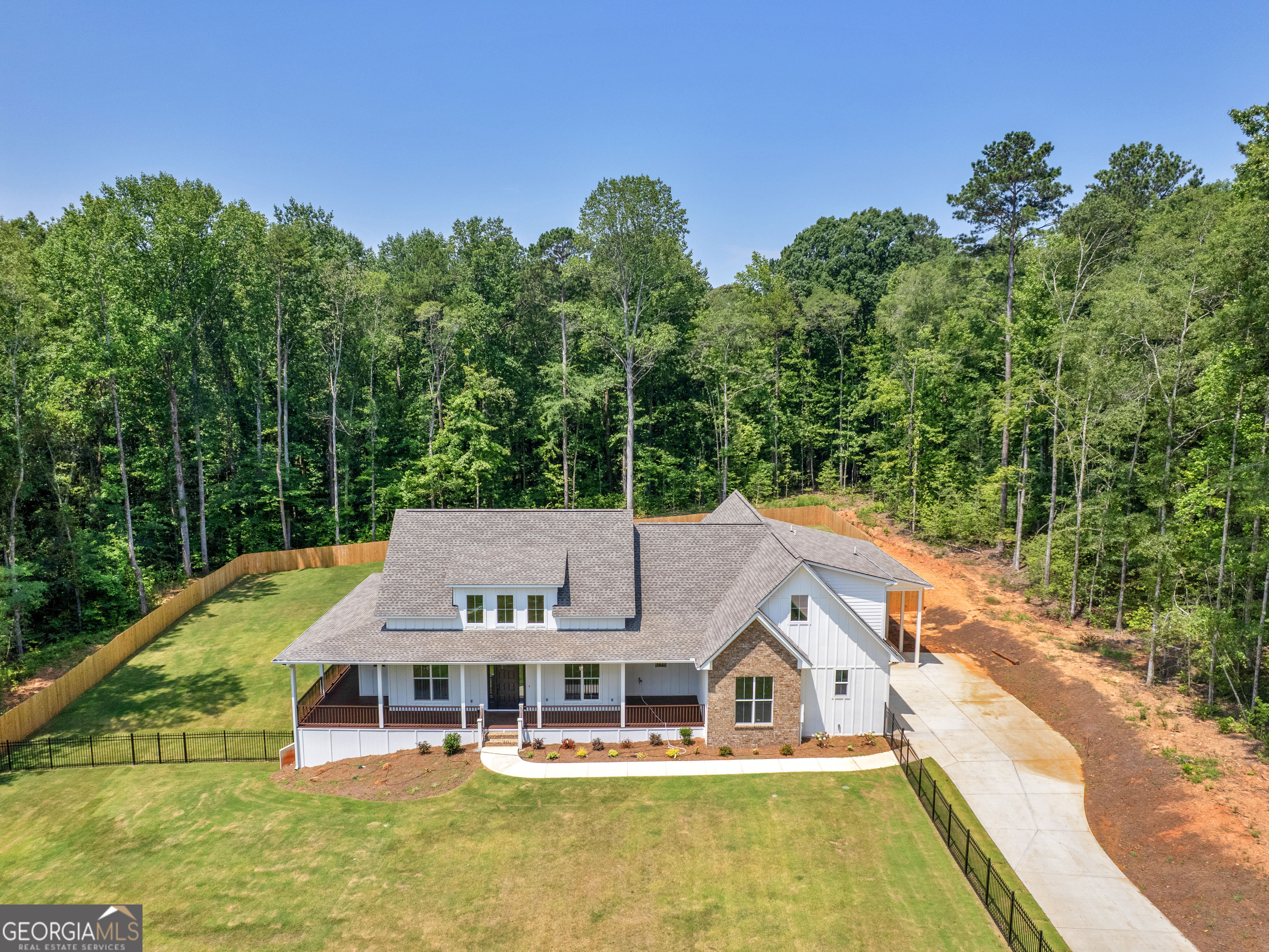 1019 Oakridge Drive