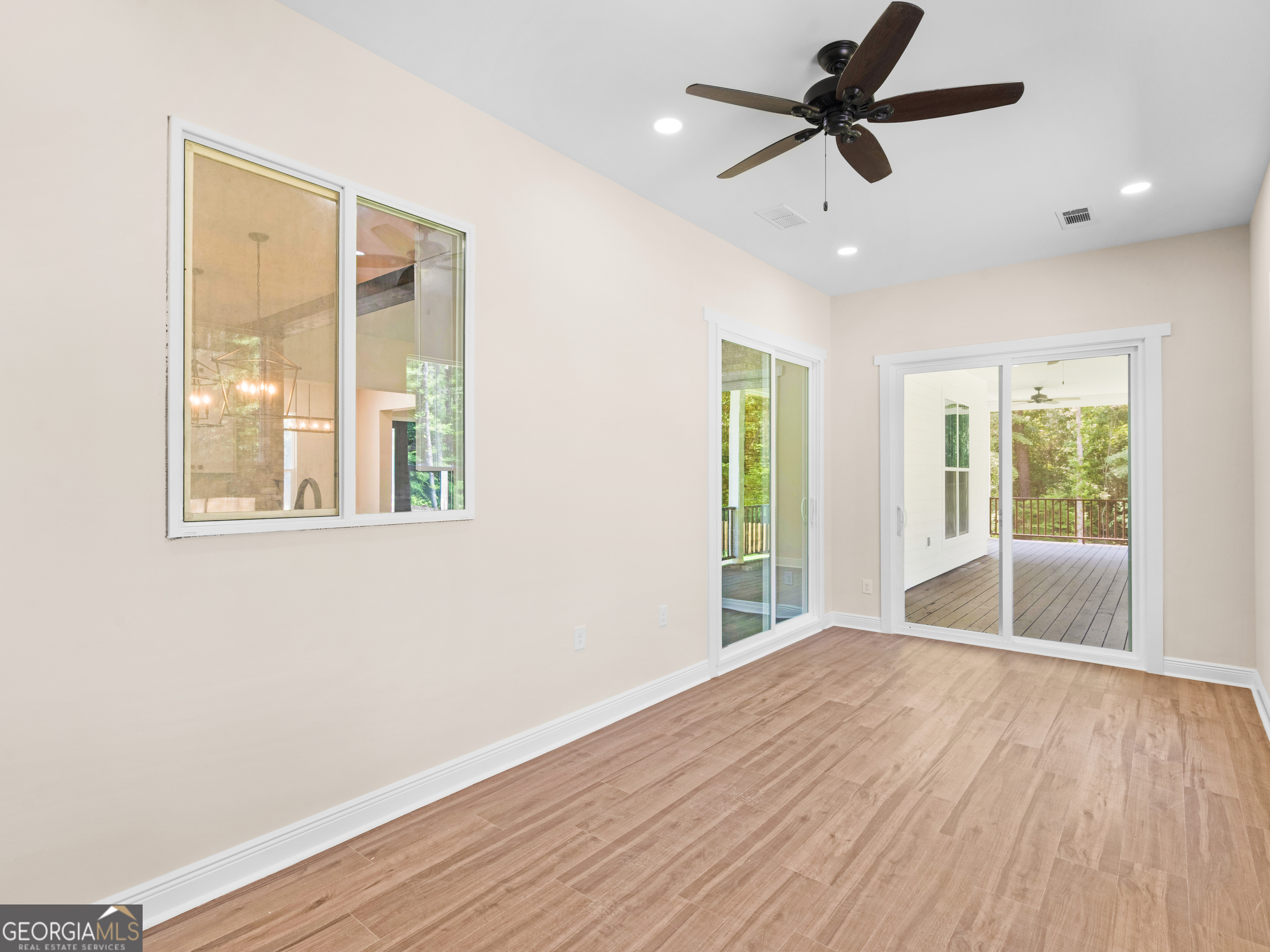 1019 Oakridge Drive
