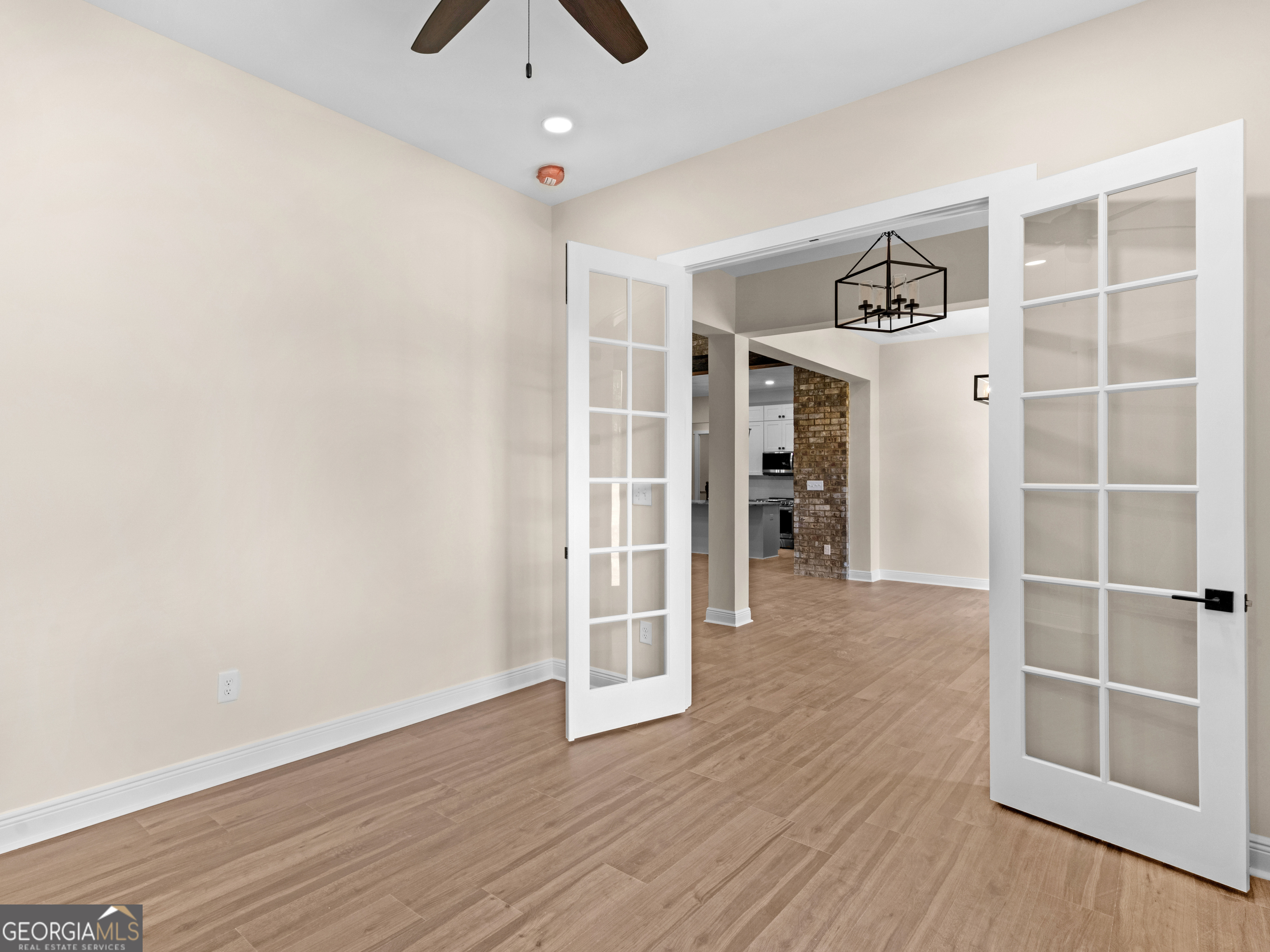 1019 Oakridge Drive