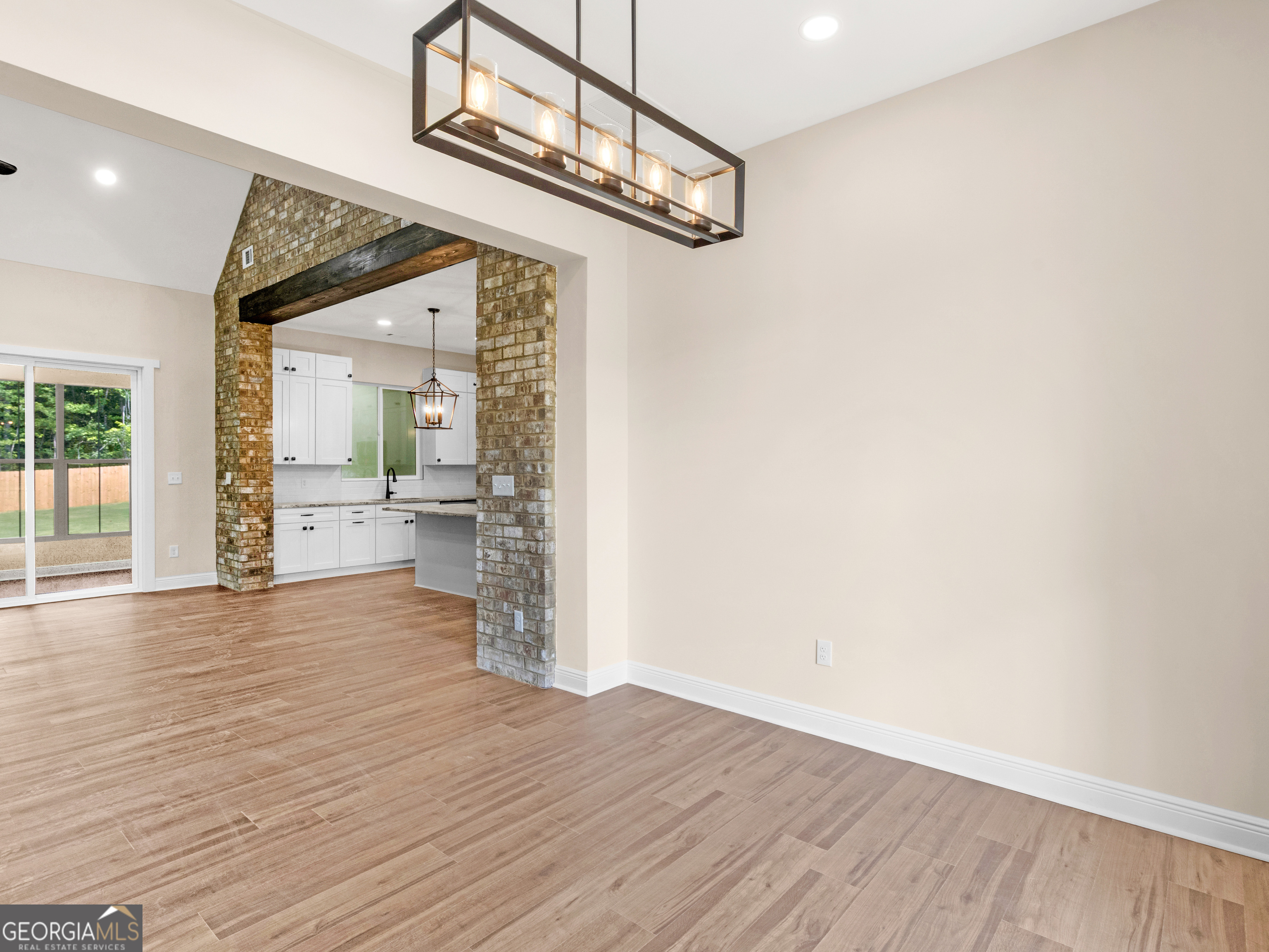 1019 Oakridge Drive
