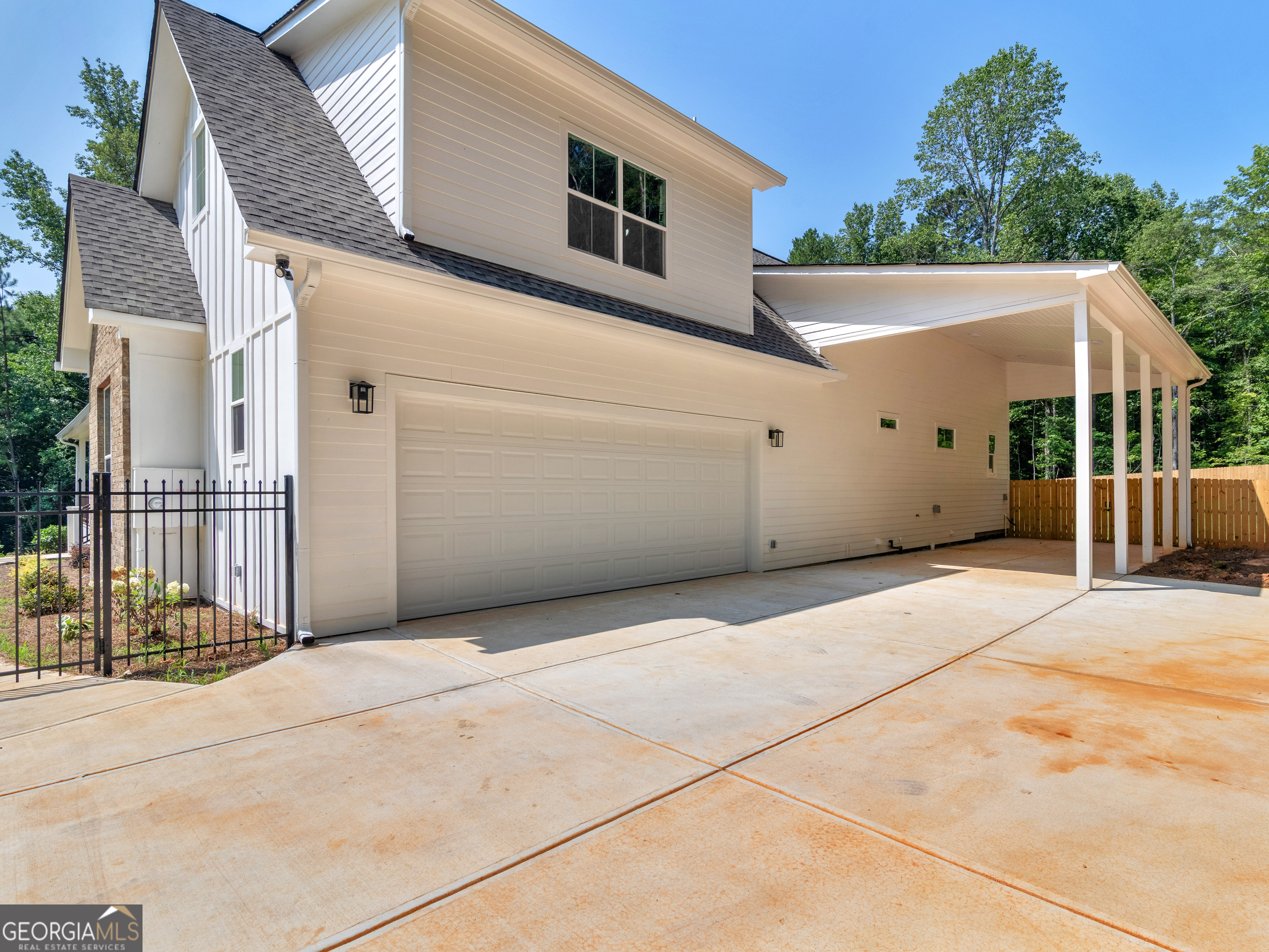 1019 Oakridge Drive