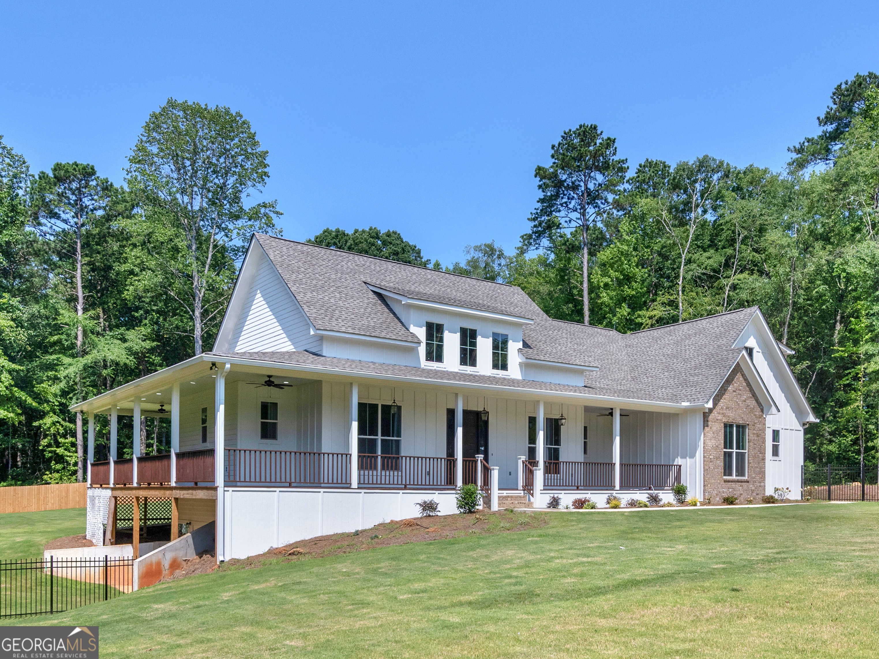 1019 Oakridge Drive