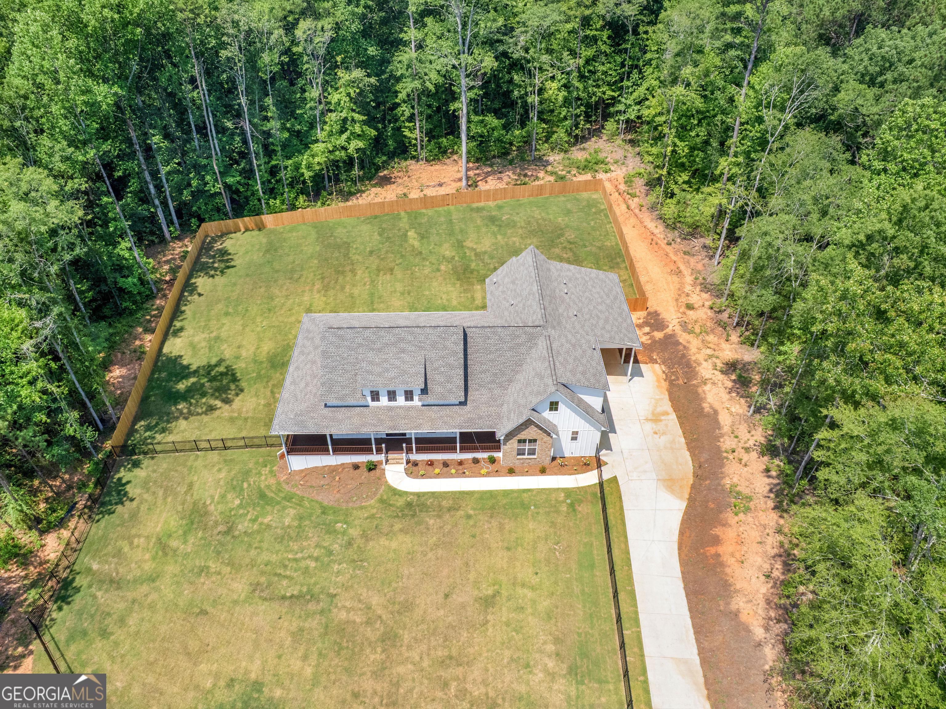 1019 Oakridge Drive
