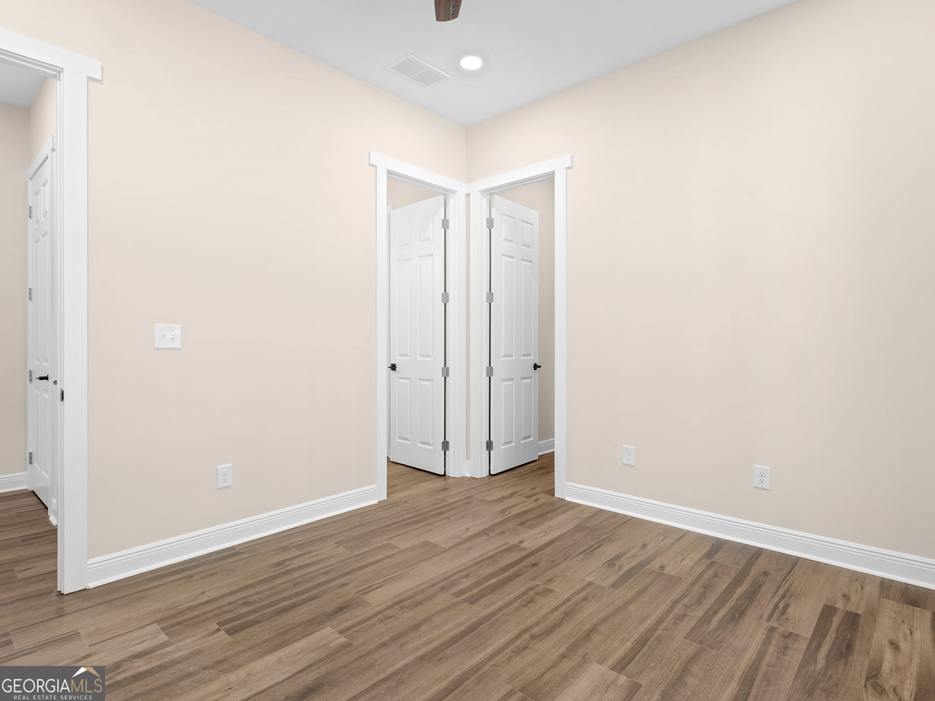 1019 Oakridge Drive