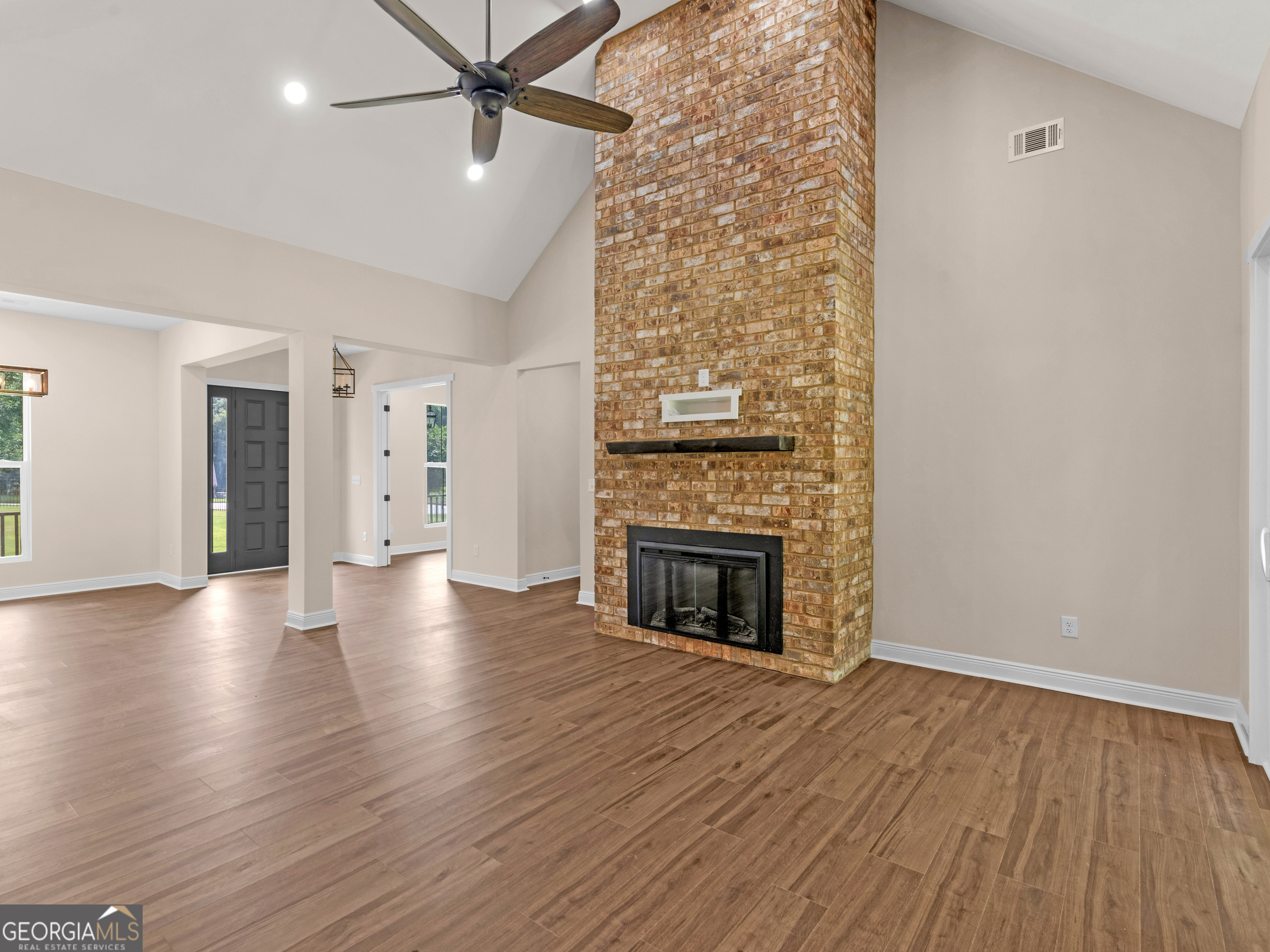 1019 Oakridge Drive