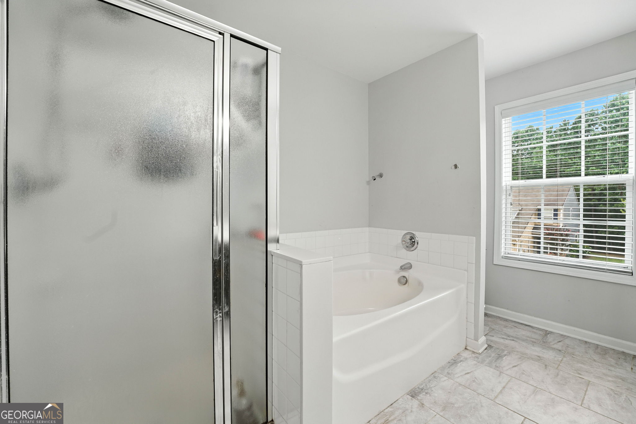 121 Spring Way Square