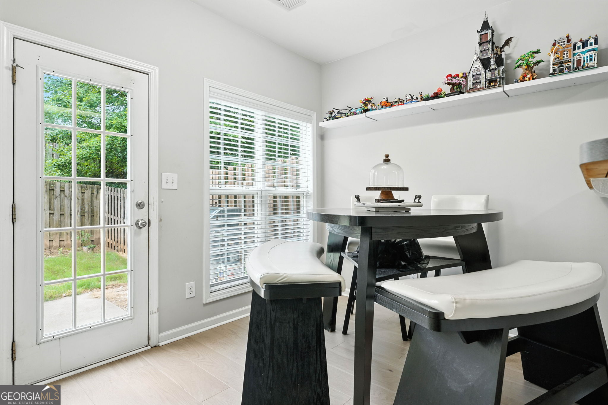 121 Spring Way Square