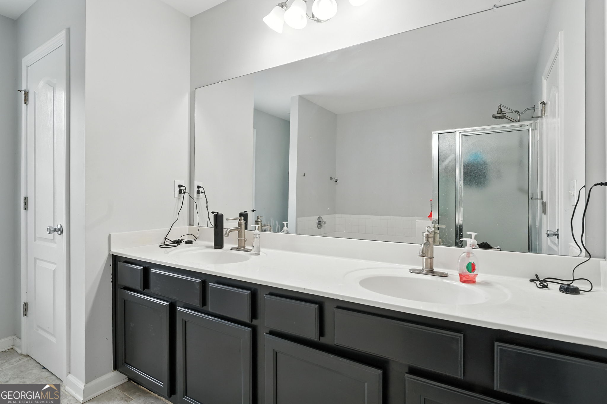 121 Spring Way Square