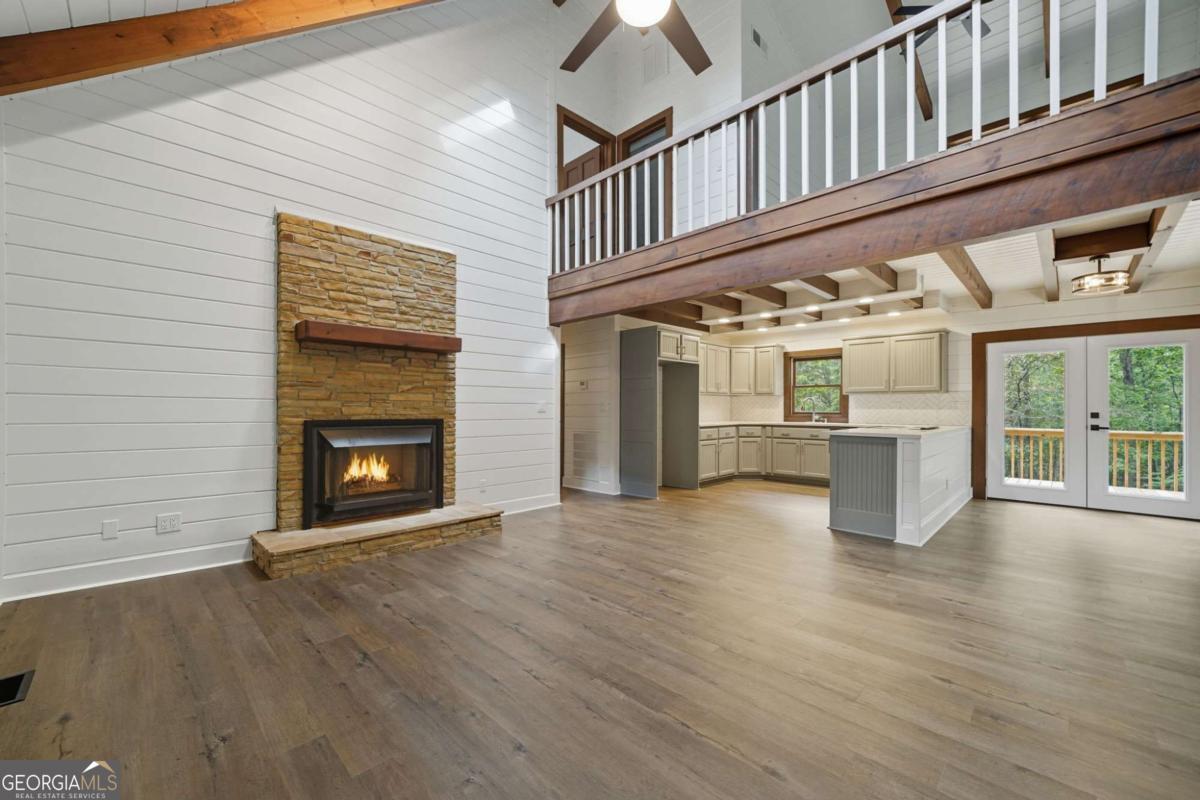 509 E Valley Road NE