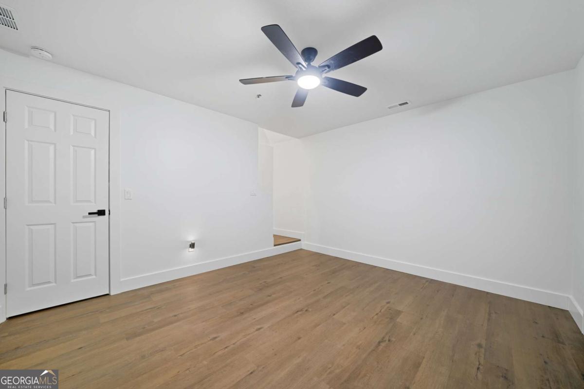 509 E Valley Road NE