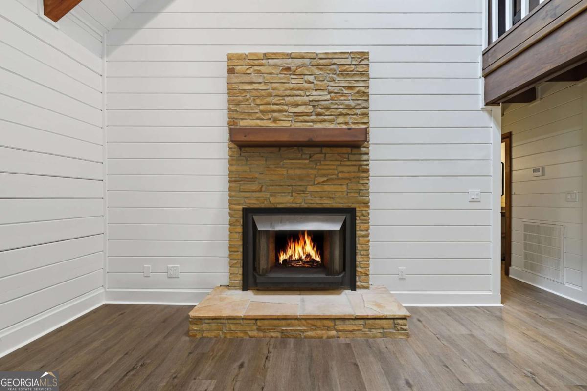 509 E Valley Road NE