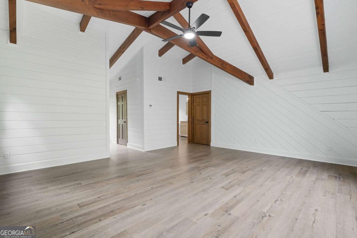 509 E Valley Road NE