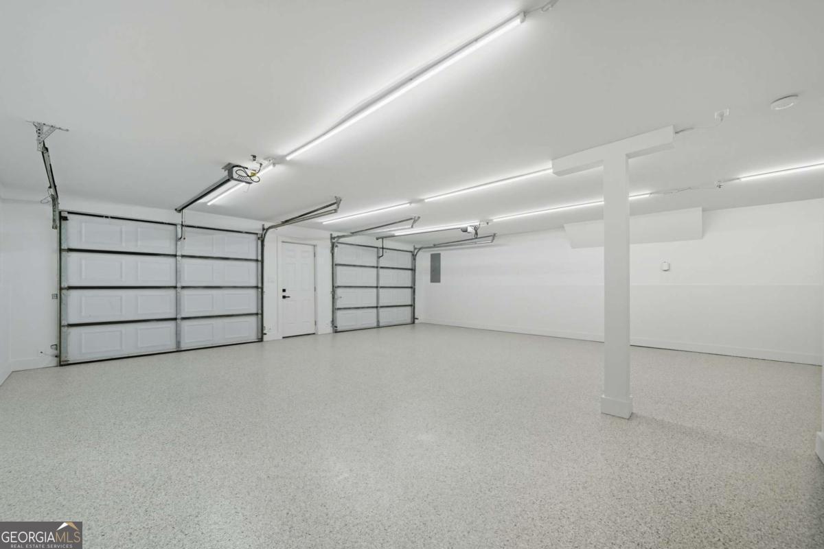 509 E Valley Road NE