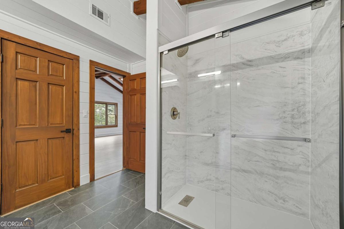 509 E Valley Road NE