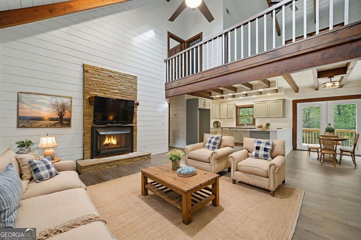 509 E Valley Road NE