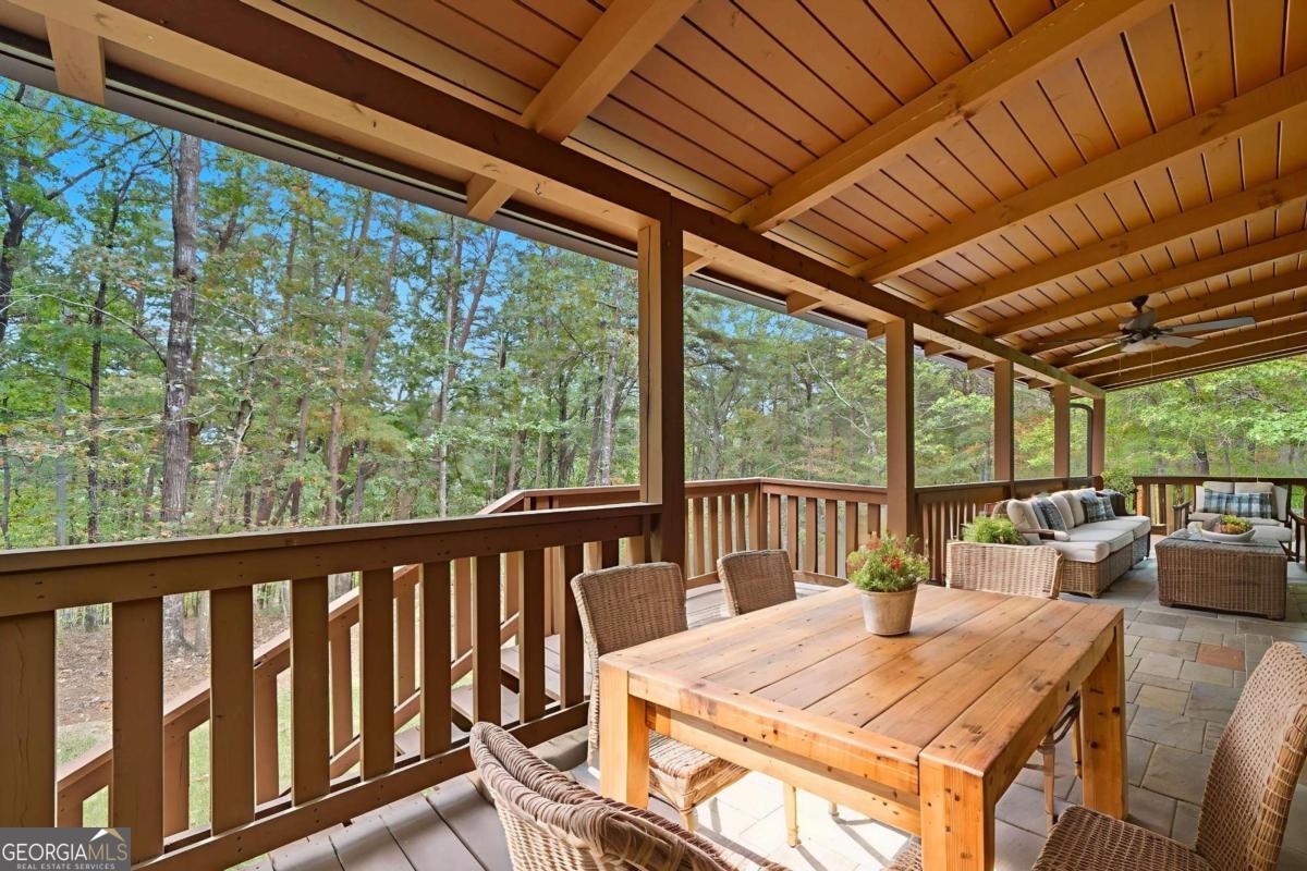 509 E Valley Road NE