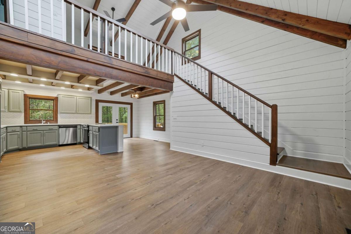 509 E Valley Road NE