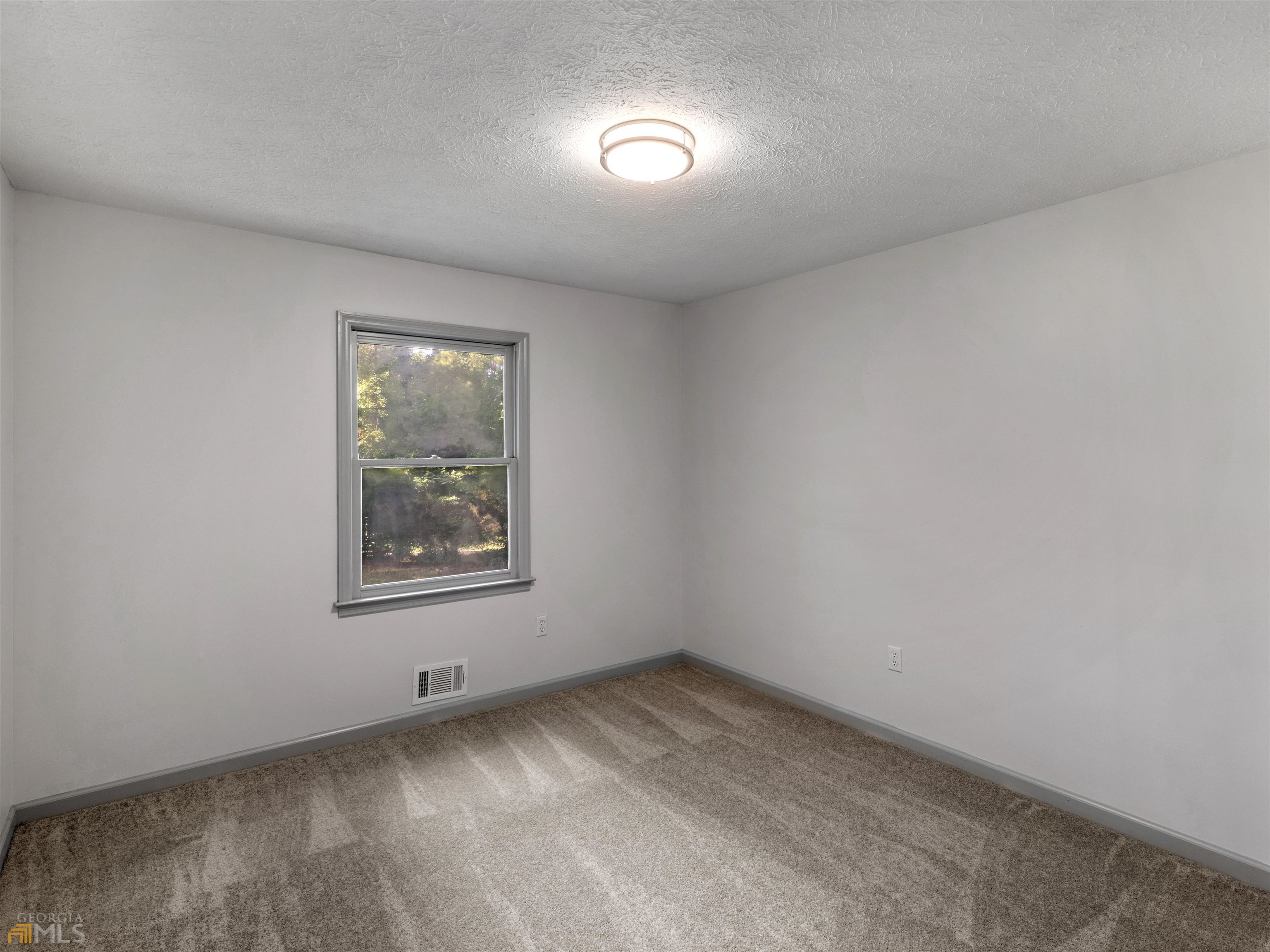 1999 Hampton Locust Grove Road, Locust Grove