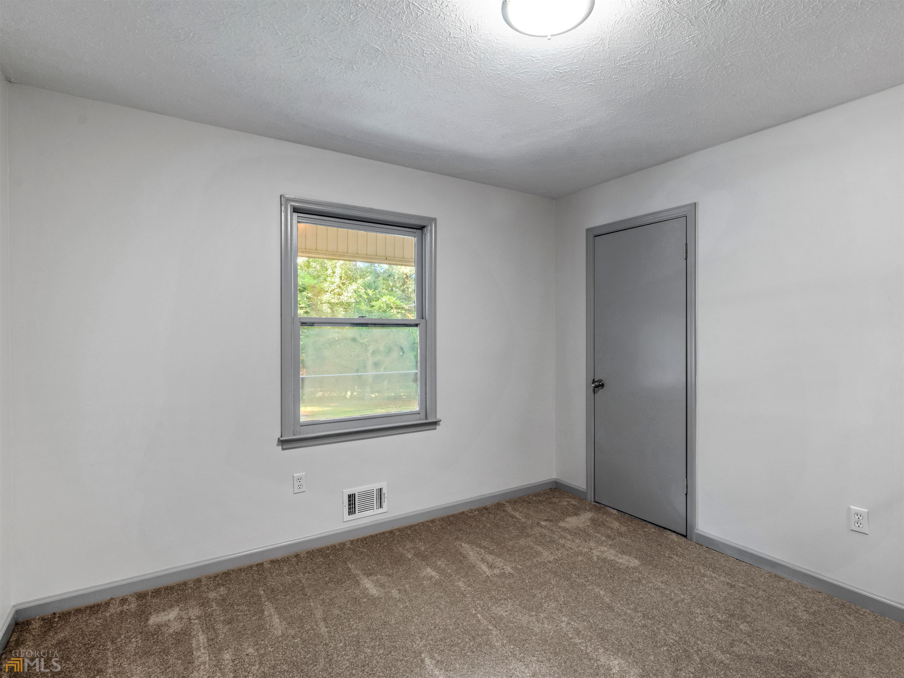 1999 Hampton Locust Grove Road, Locust Grove