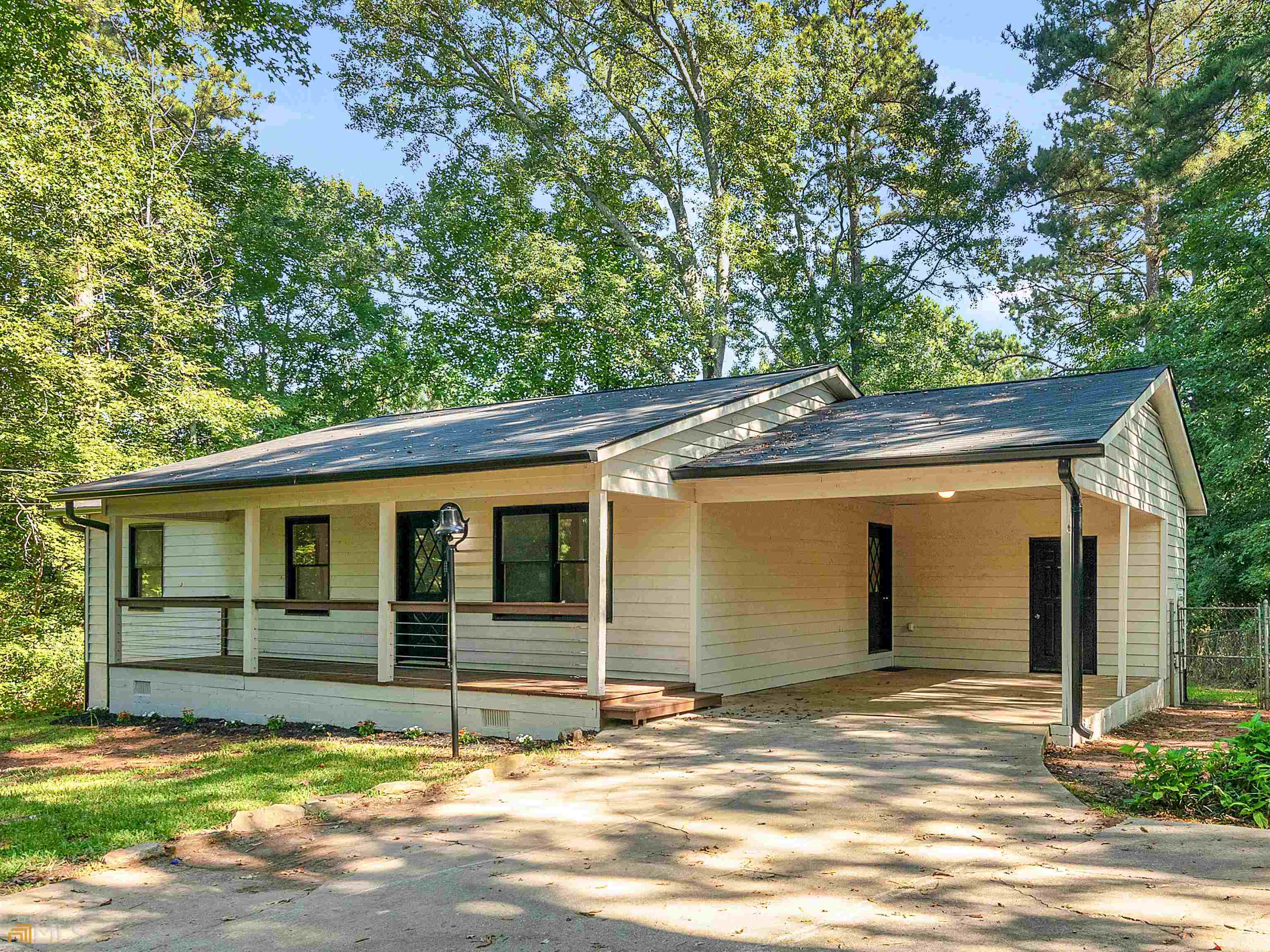 1999 Hampton Locust Grove Road, Locust Grove