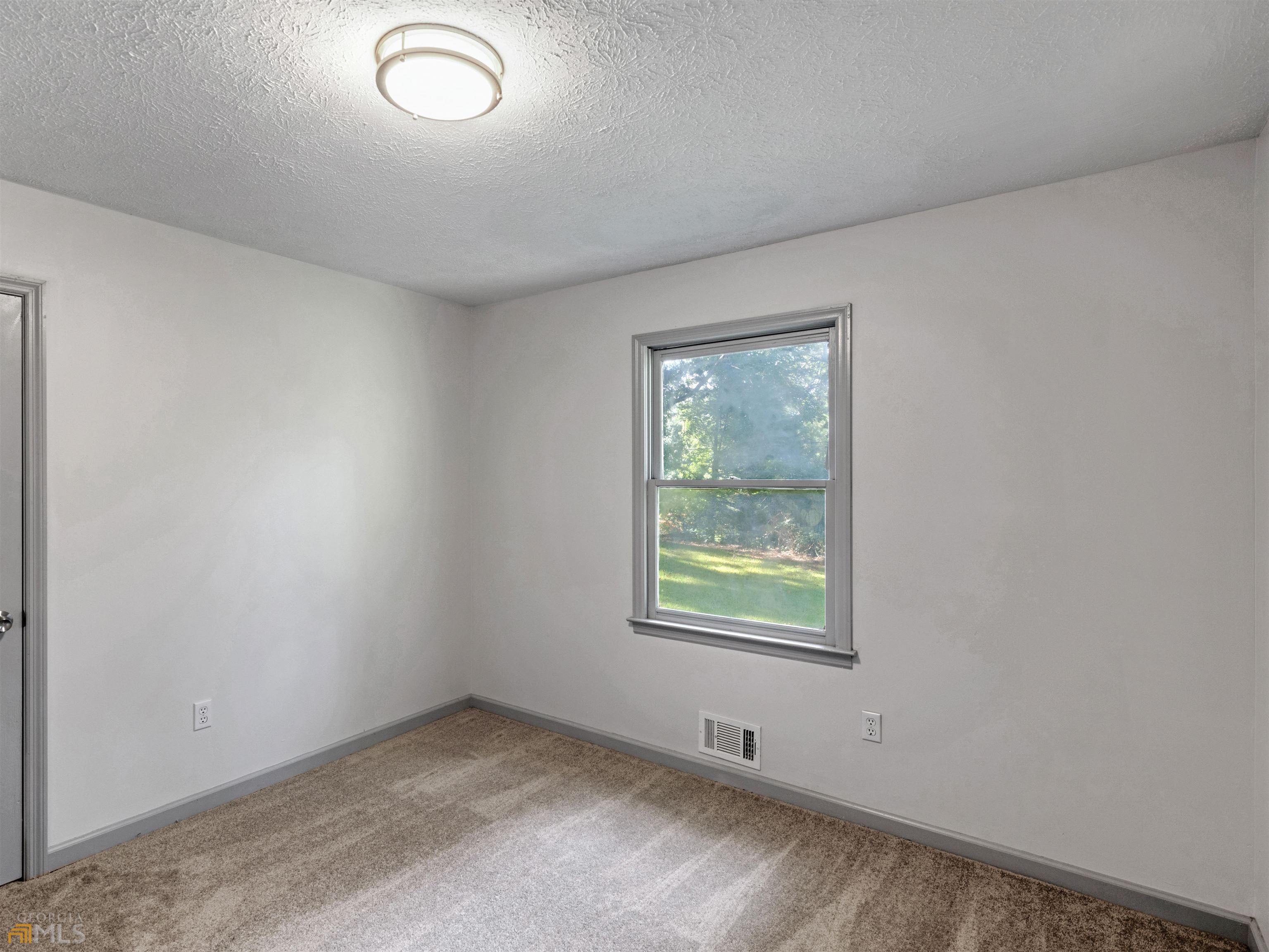 1999 Hampton Locust Grove Road, Locust Grove