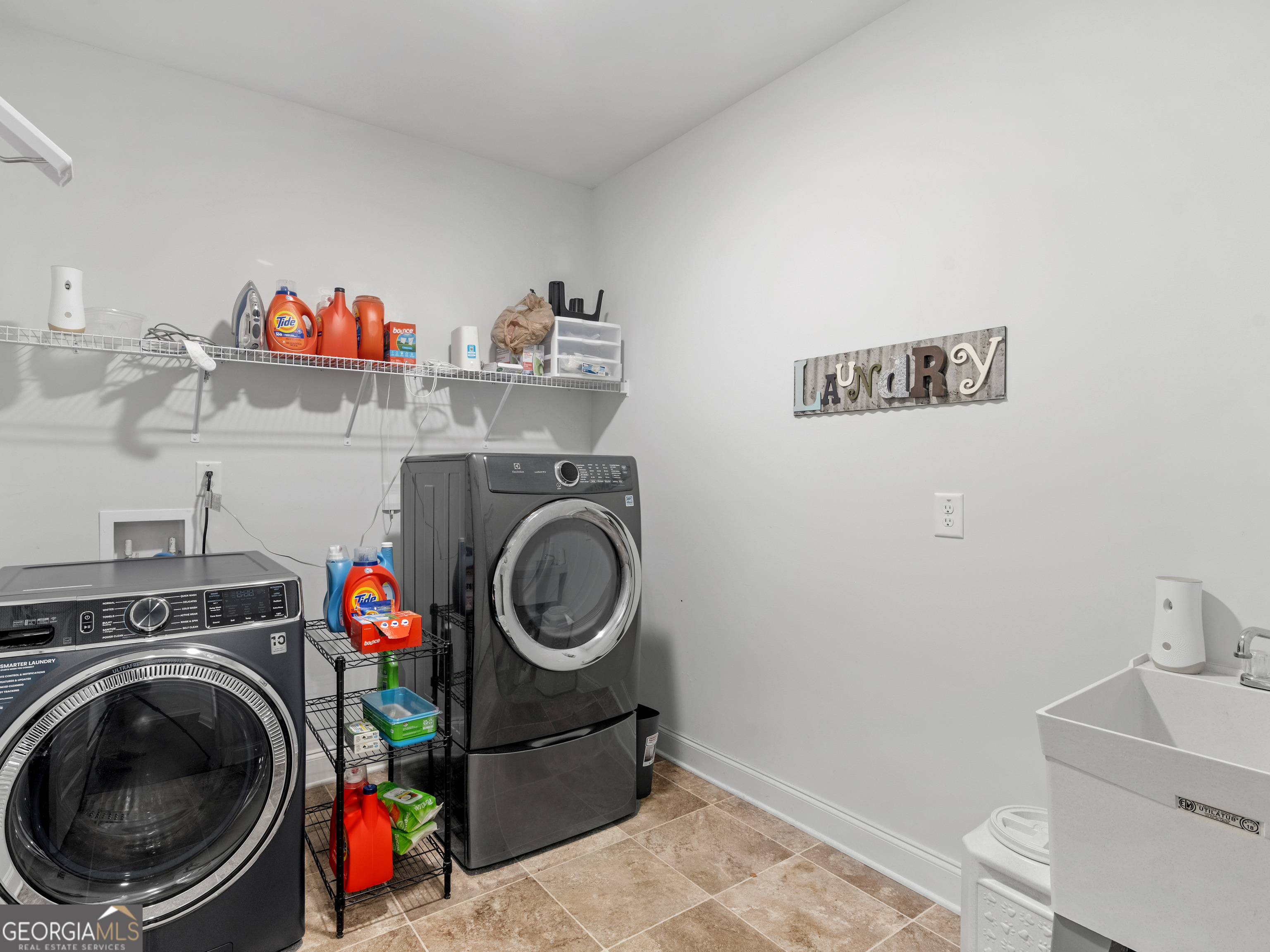 352 Thunderbolt Lane