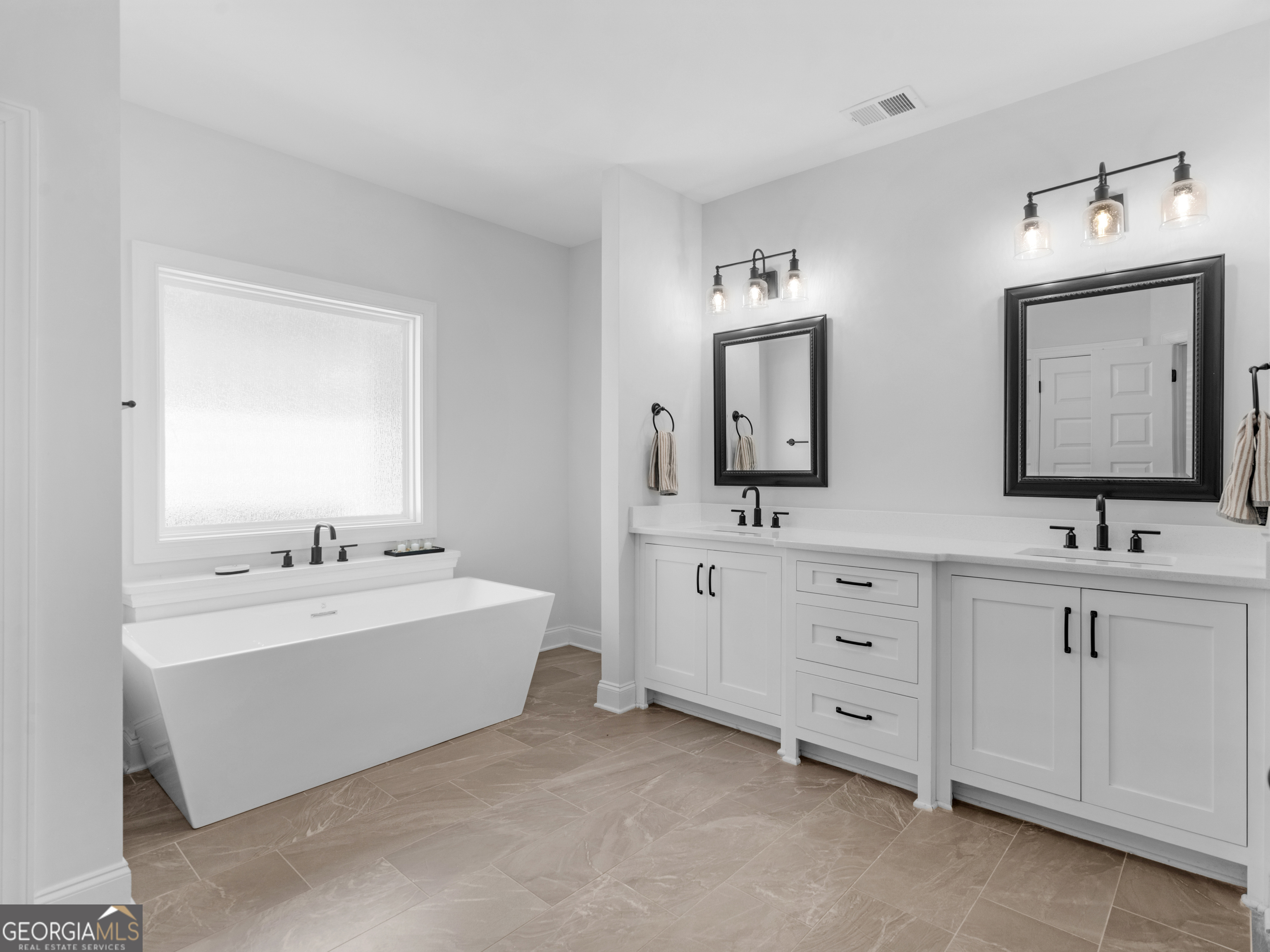 352 Thunderbolt Lane