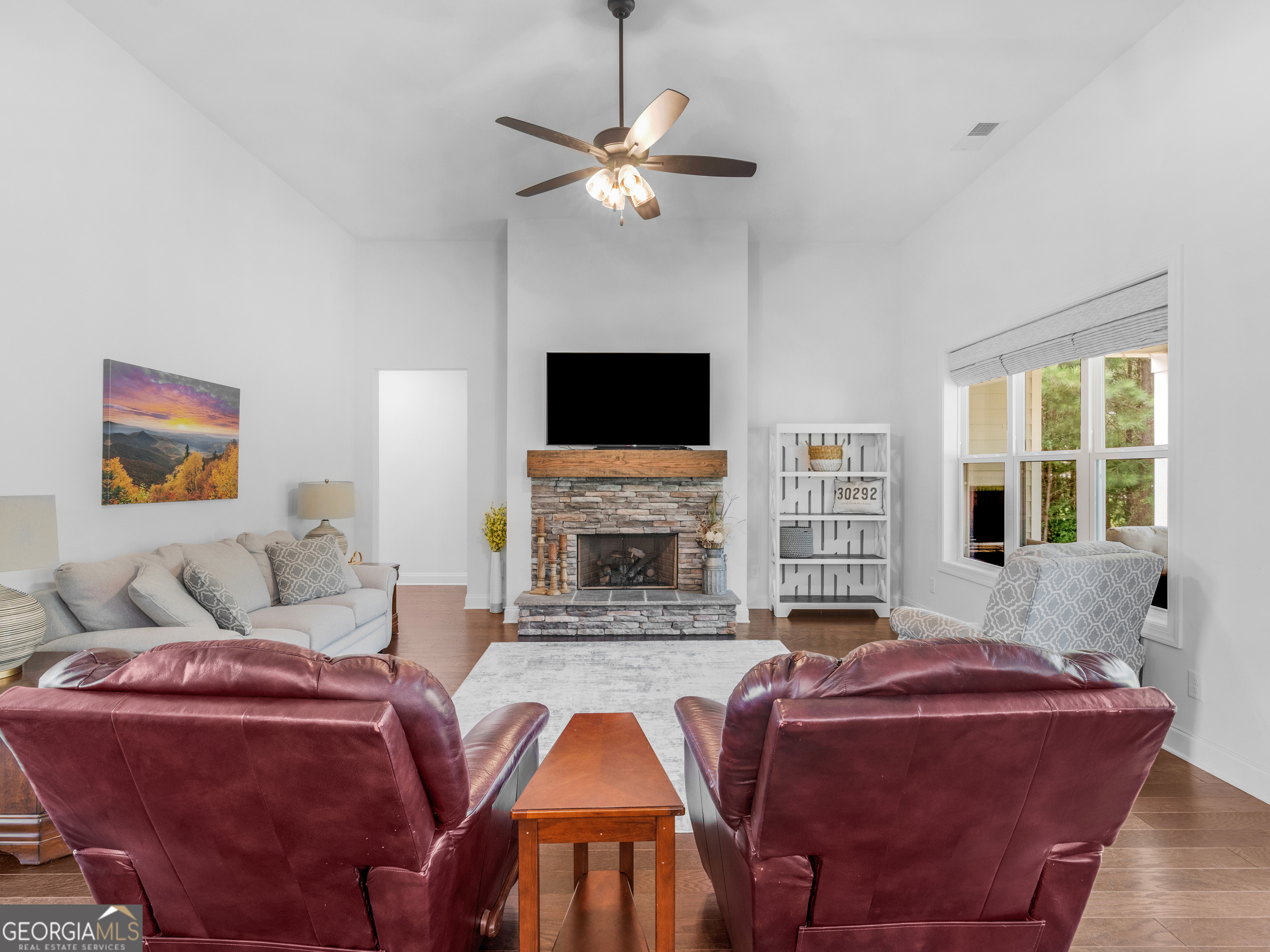 352 Thunderbolt Lane