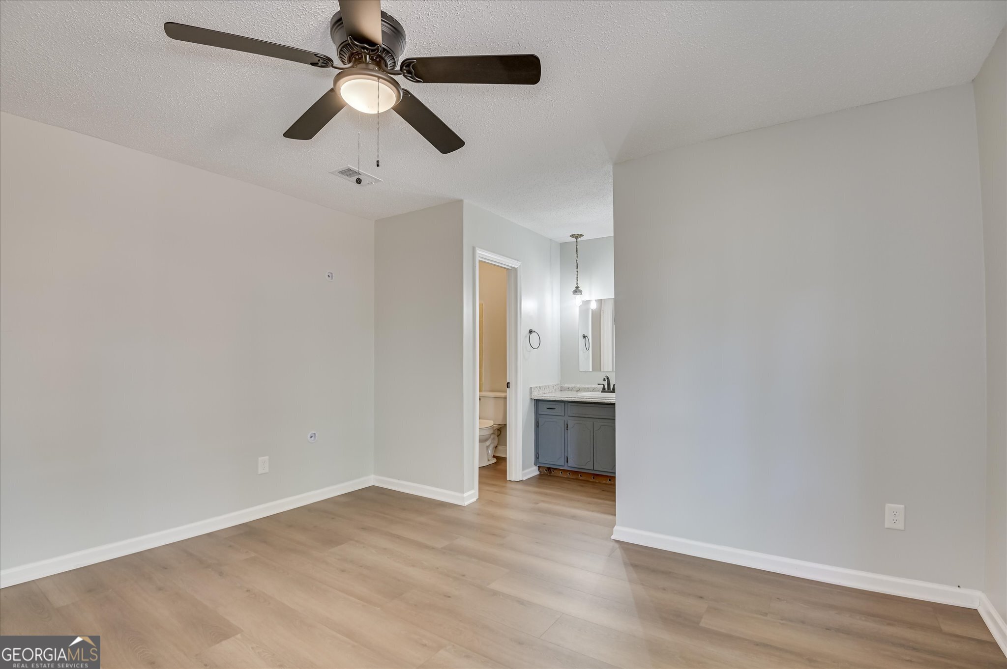 277 W Wynngate Drive