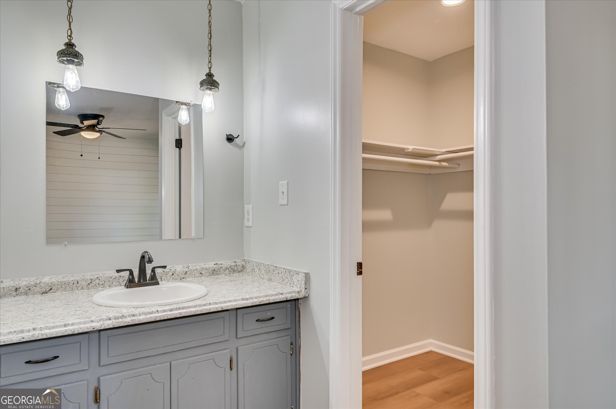 277 W Wynngate Drive