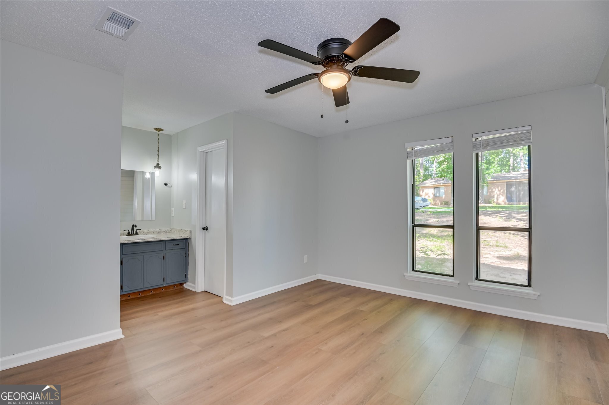 277 W Wynngate Drive