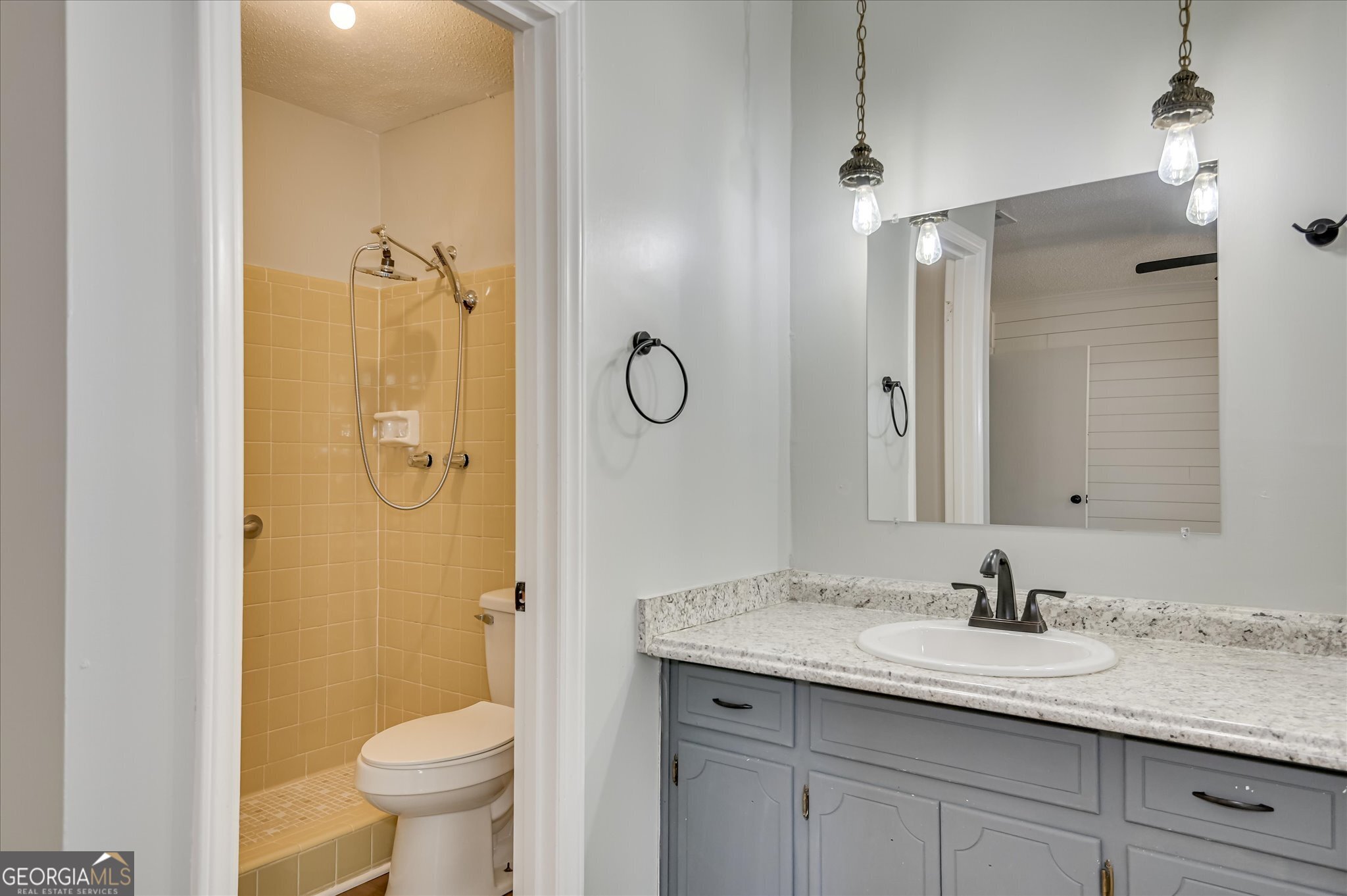 277 W Wynngate Drive