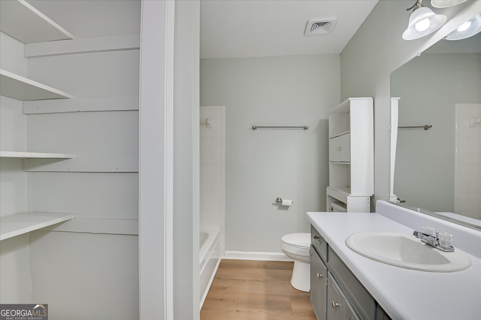 277 W Wynngate Drive