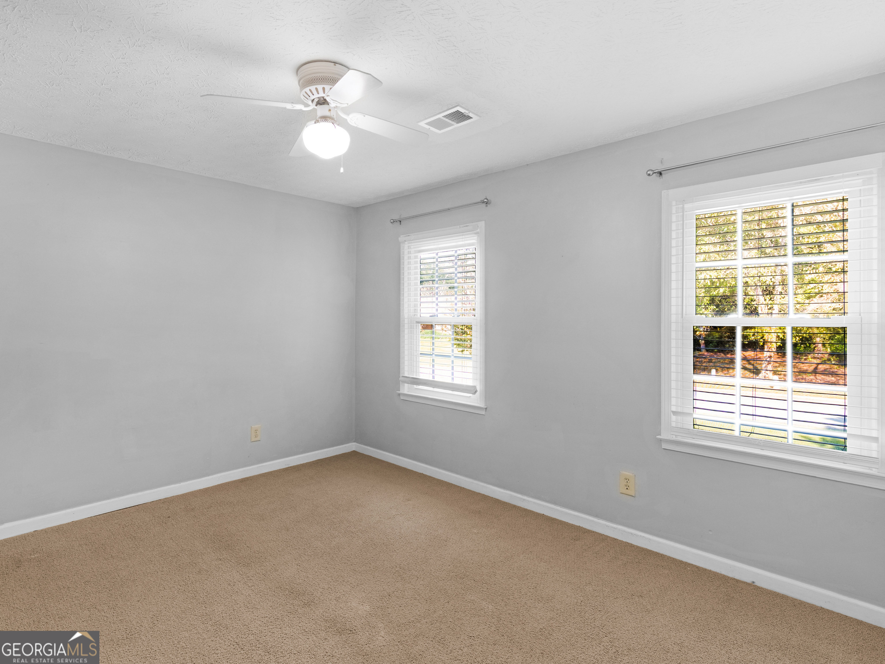 586 Clubland Circle SE