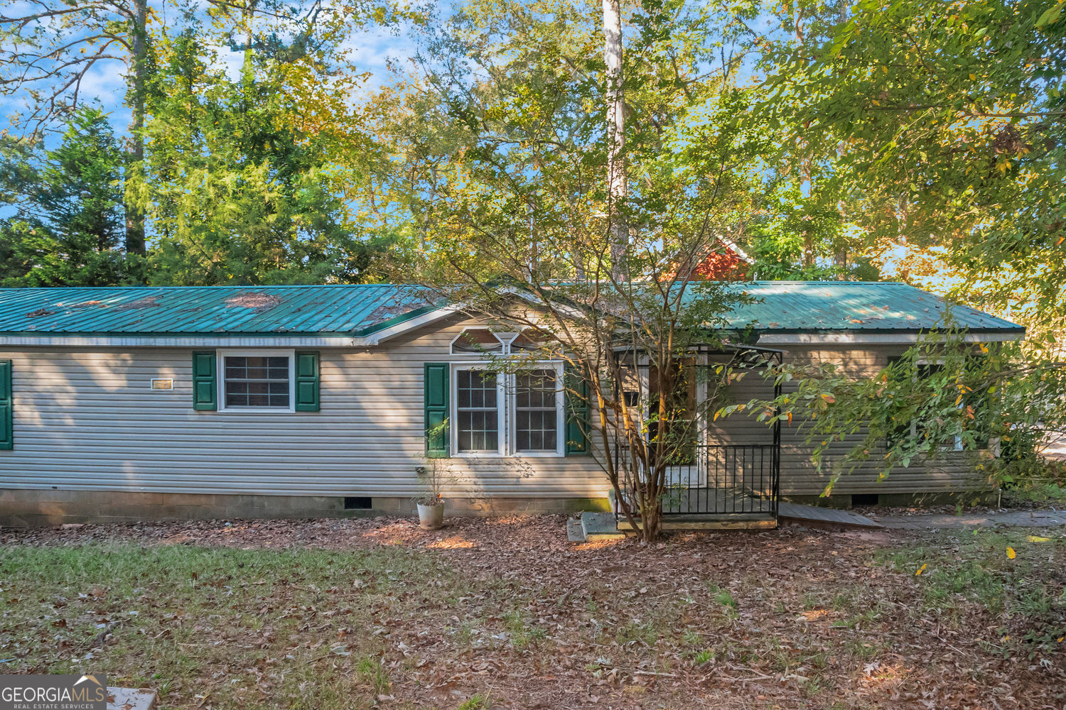 251 Weavers Lakefront Road