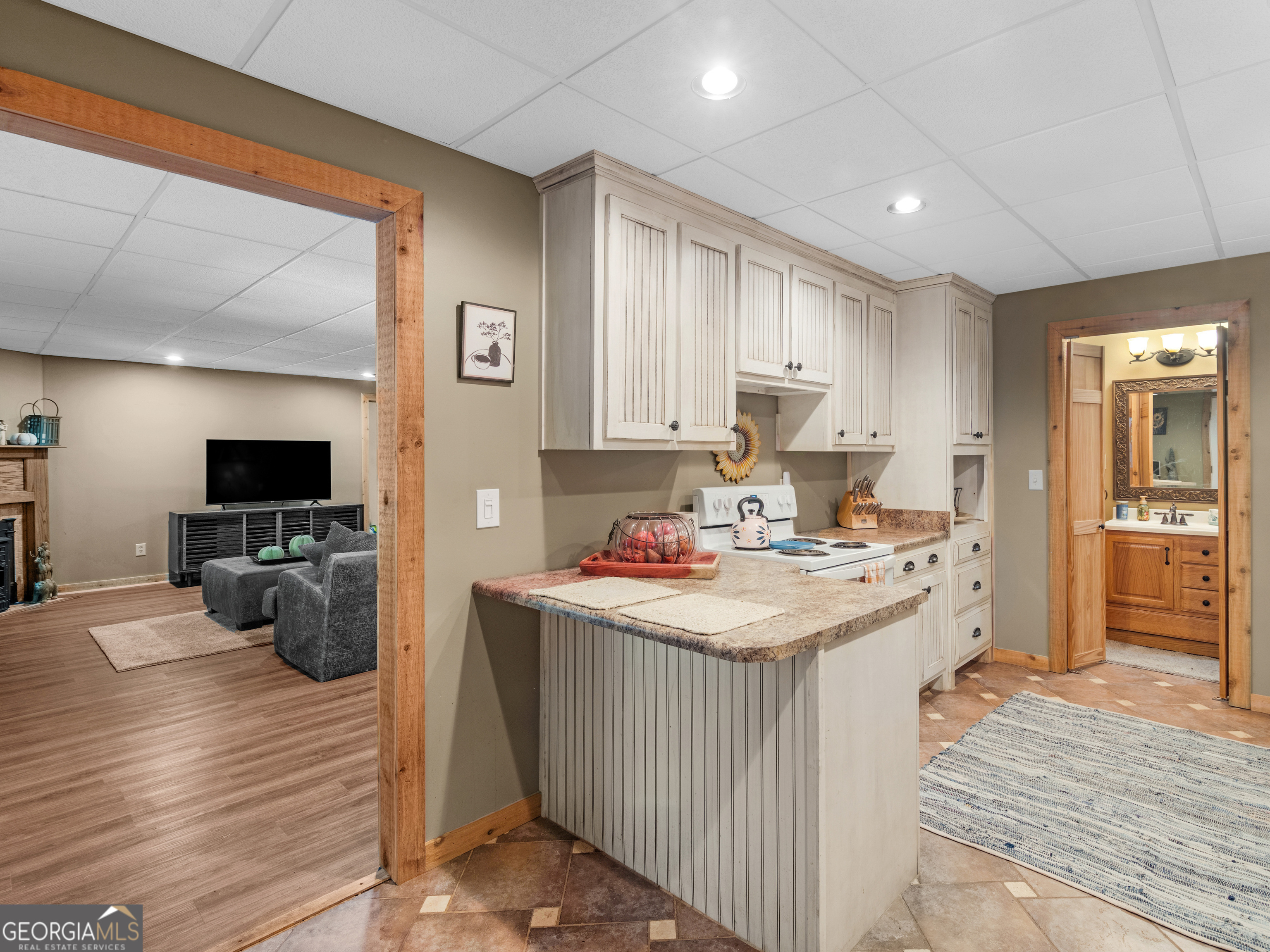 325 Country Side Drive