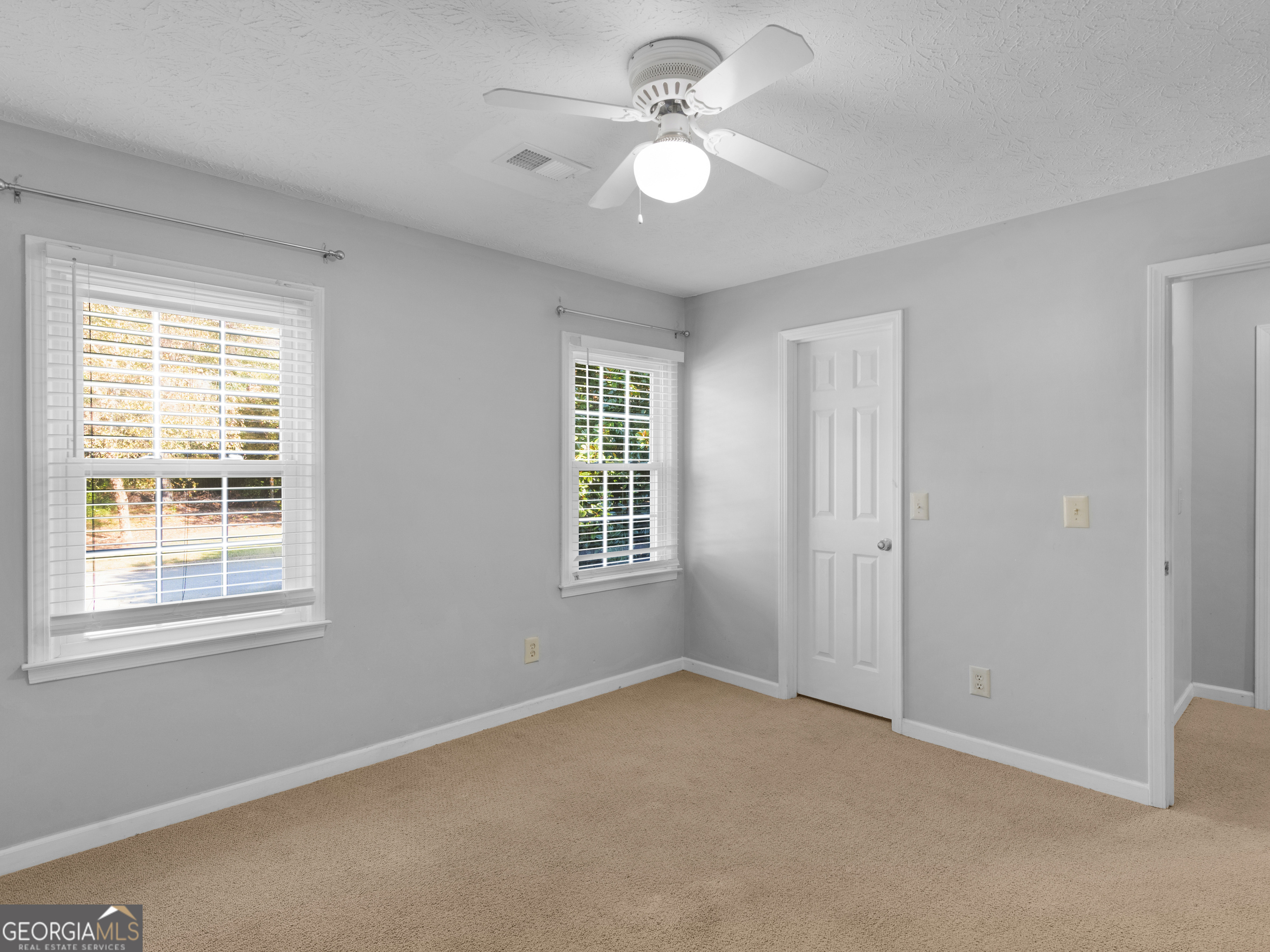 586 Clubland Circle SE