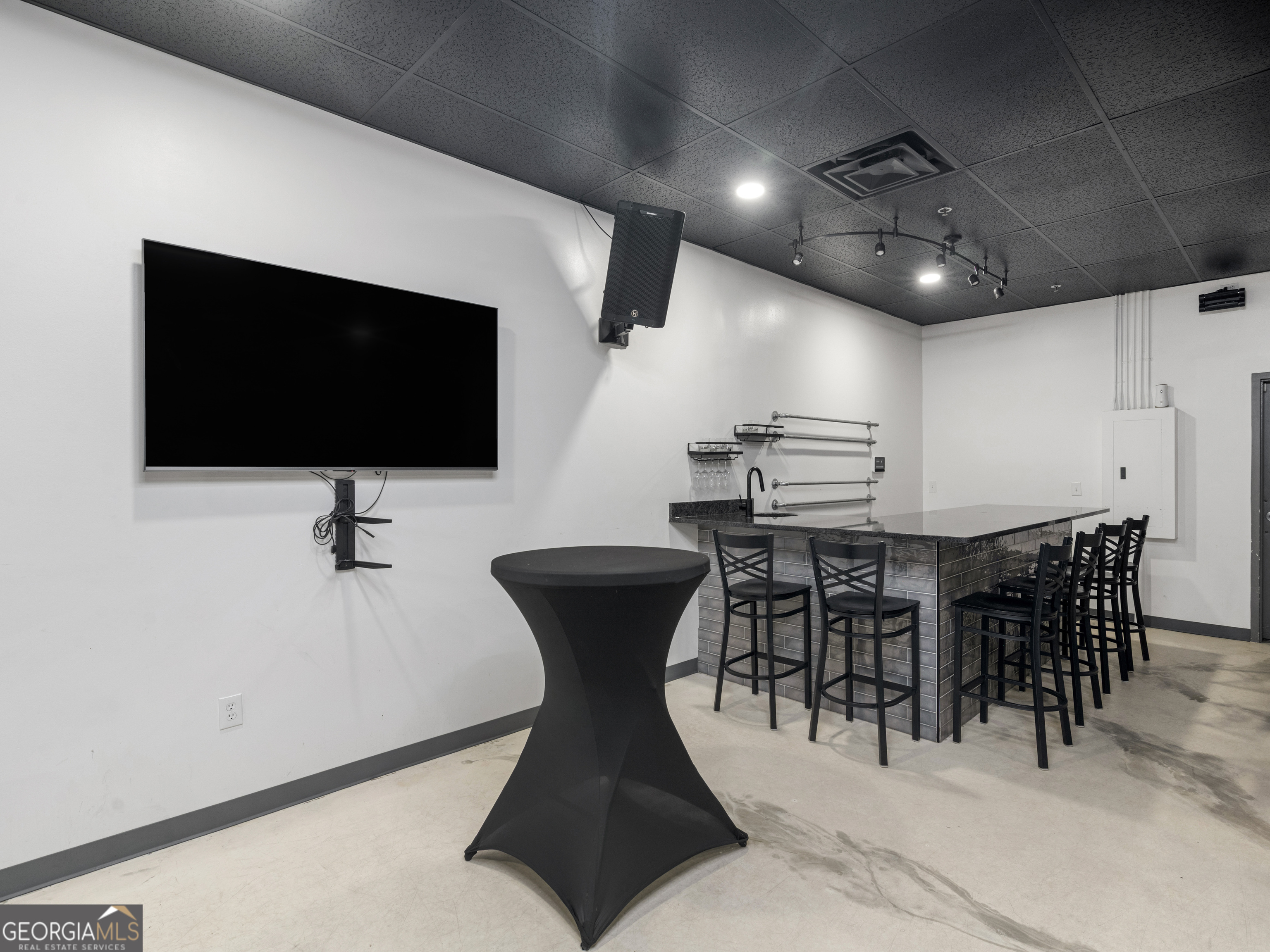 1122 McDonough Place