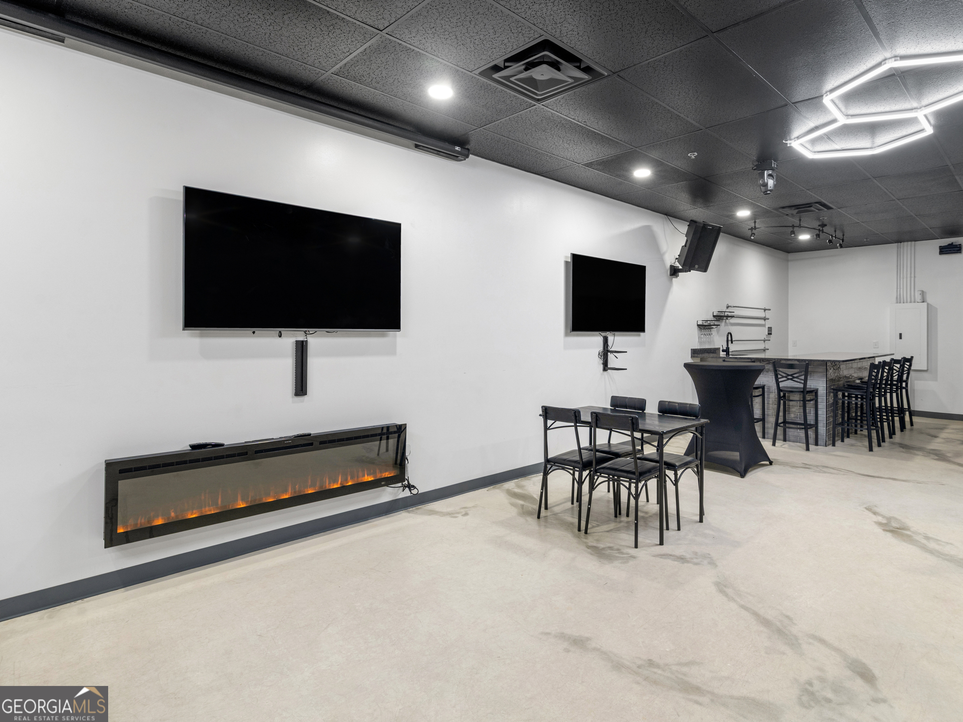 1122 McDonough Place