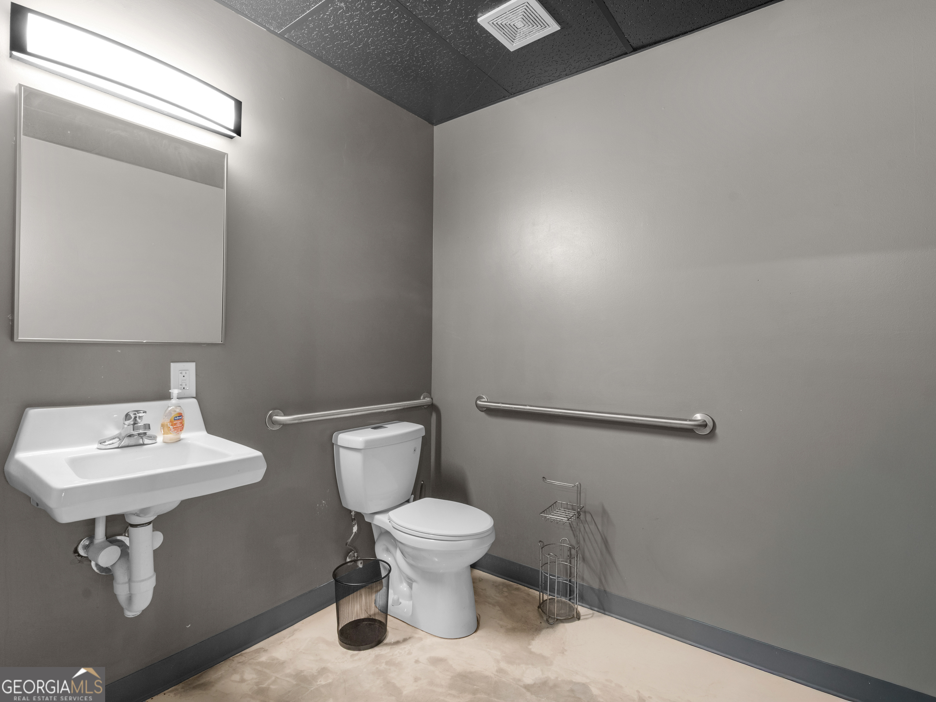 1122 McDonough Place