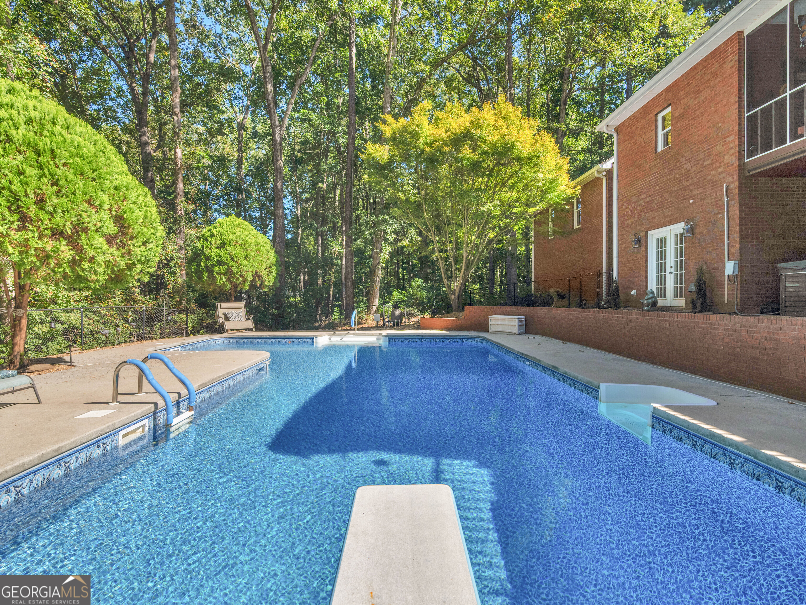 325 Country Side Drive