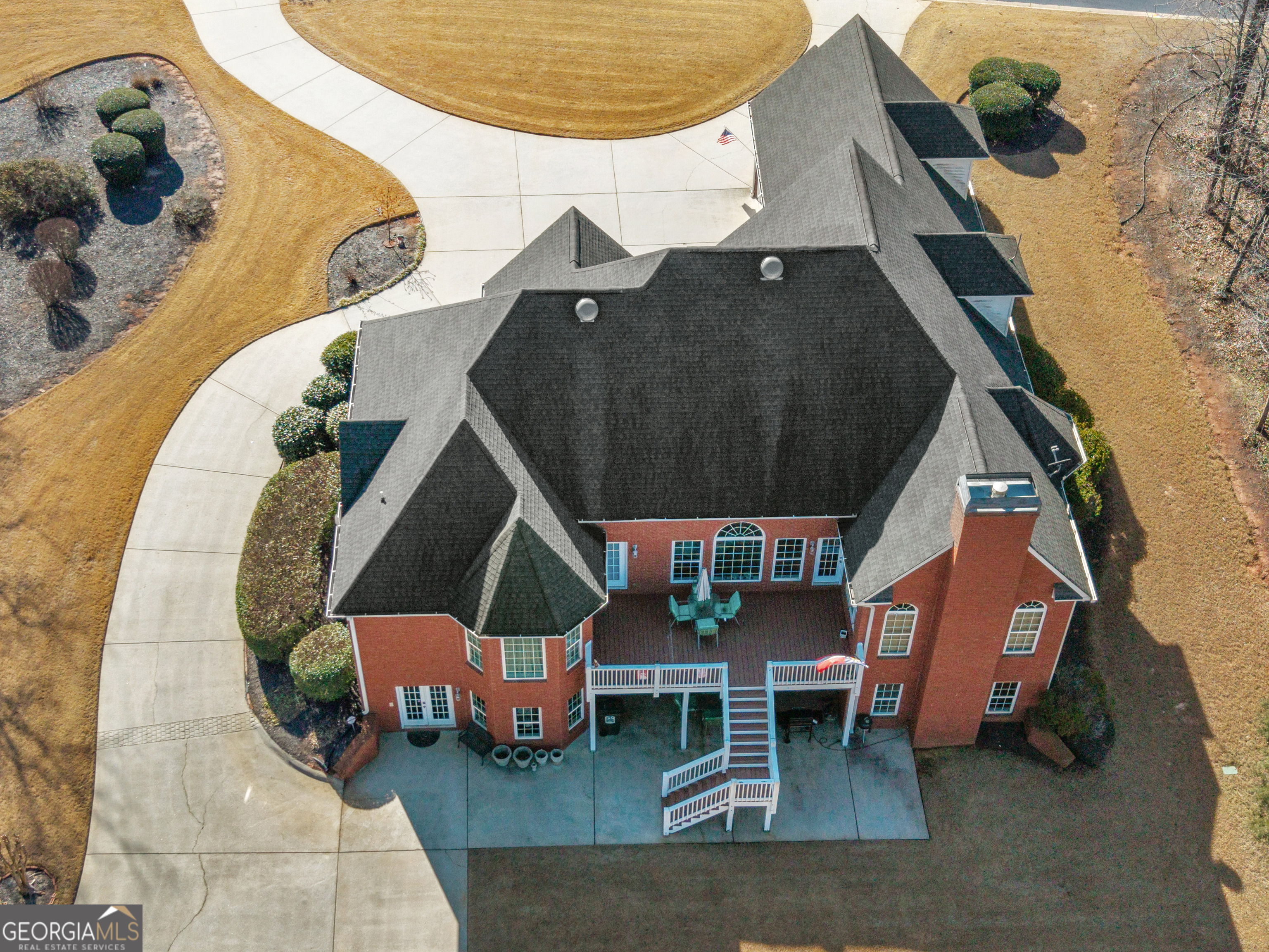 100 Cambridge Drive S