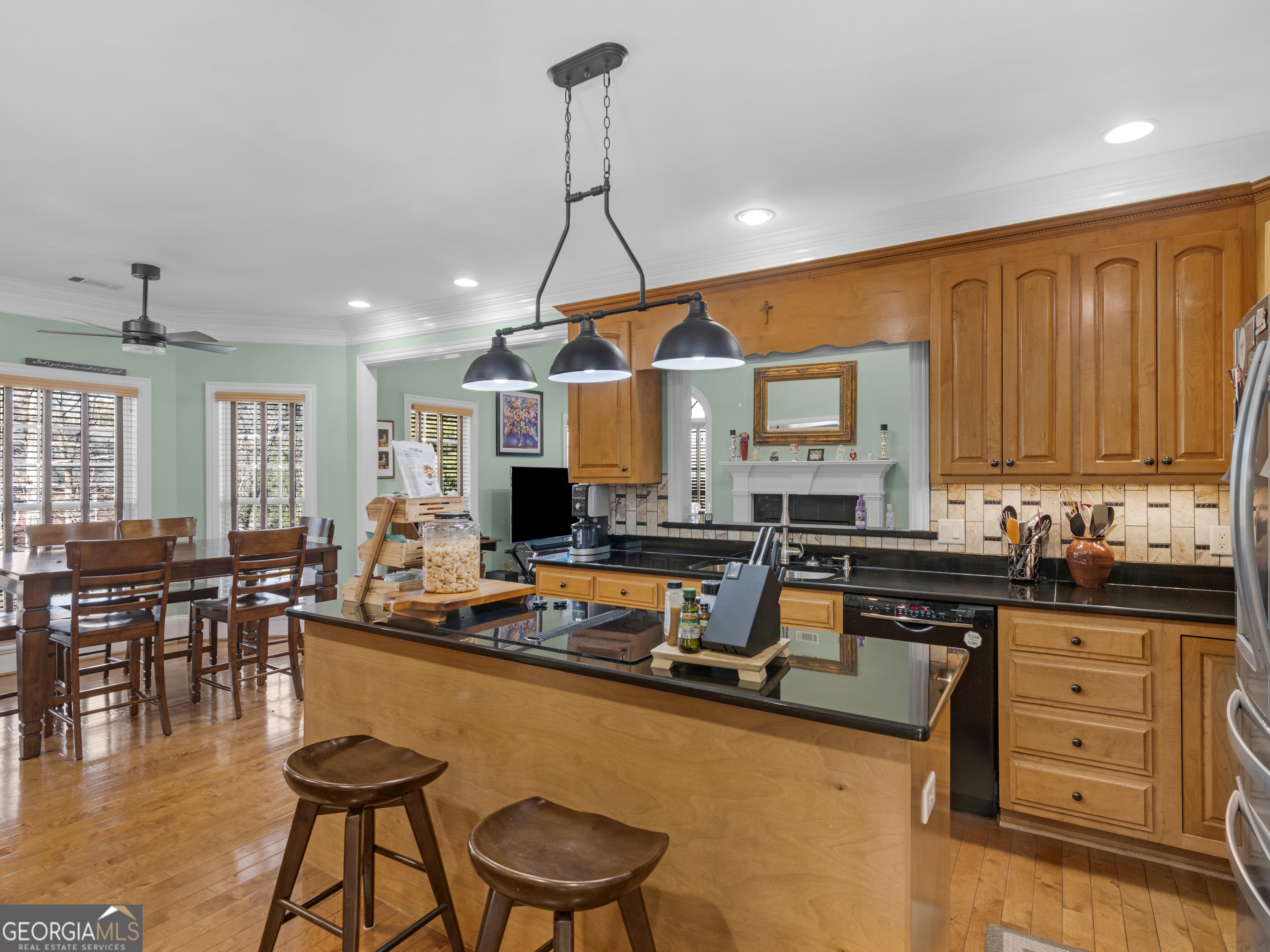 100 Cambridge Drive S