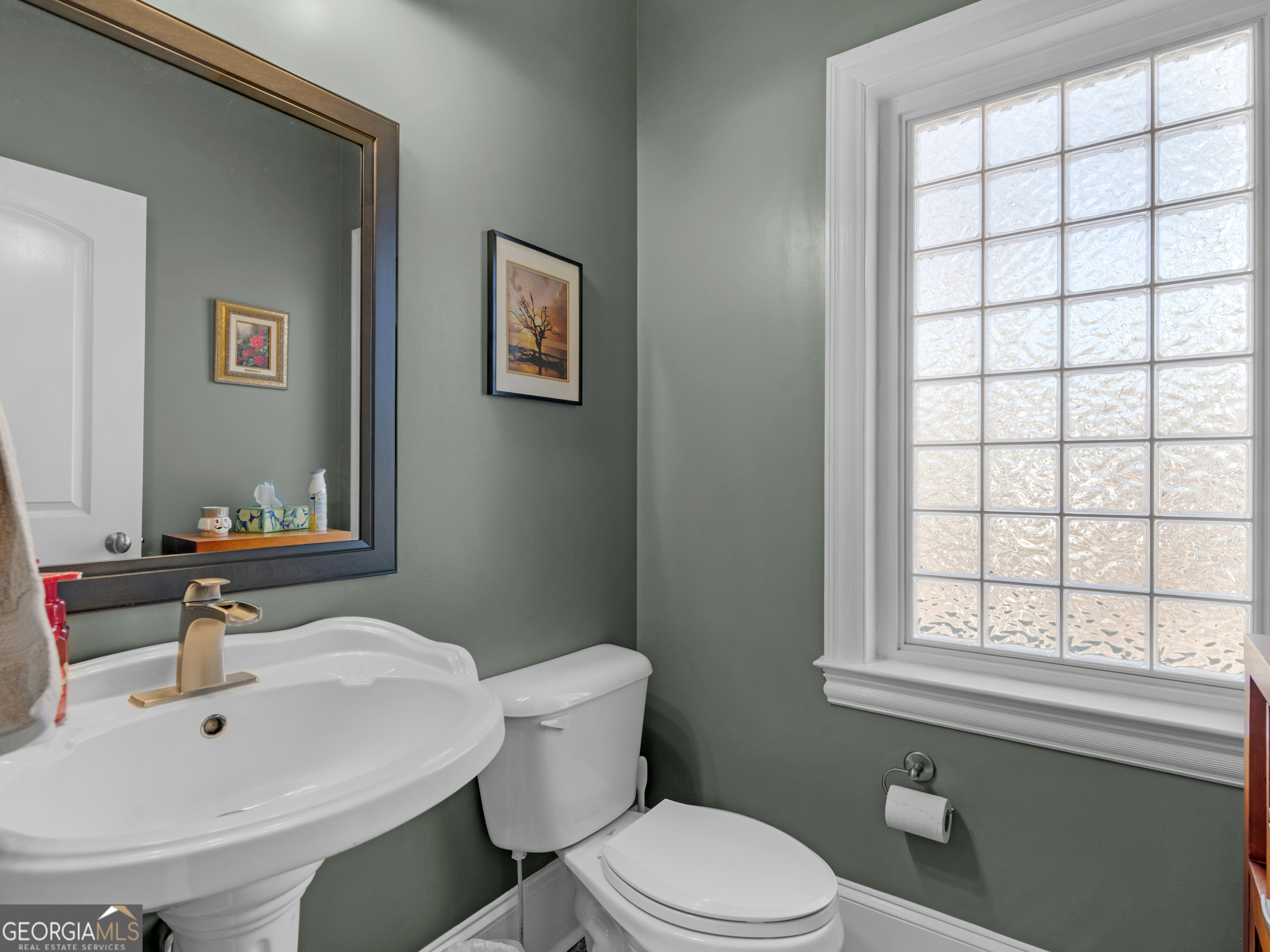 100 Cambridge Drive S