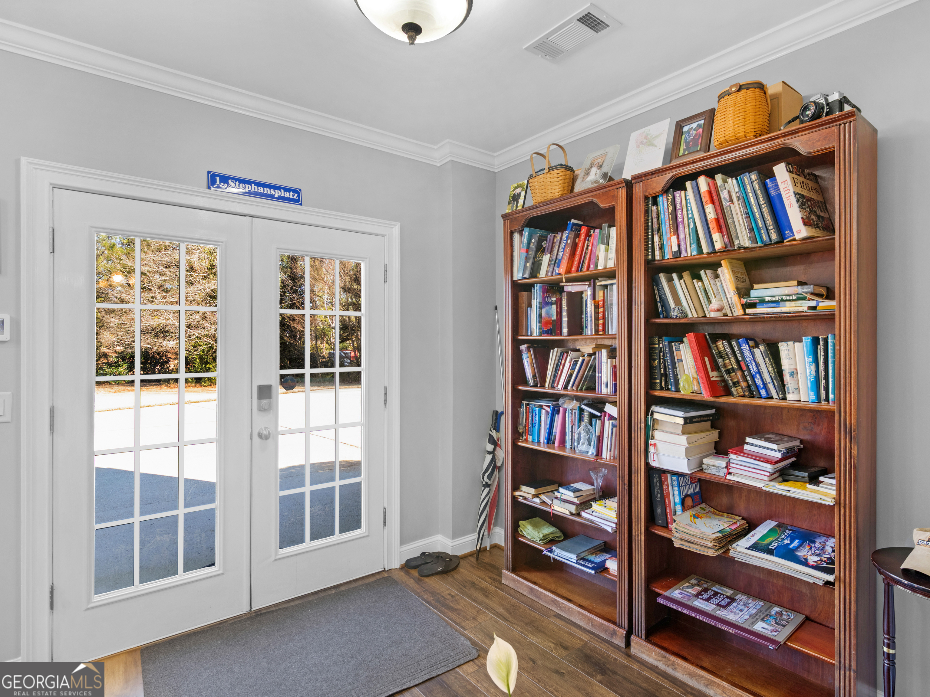 100 Cambridge Drive S